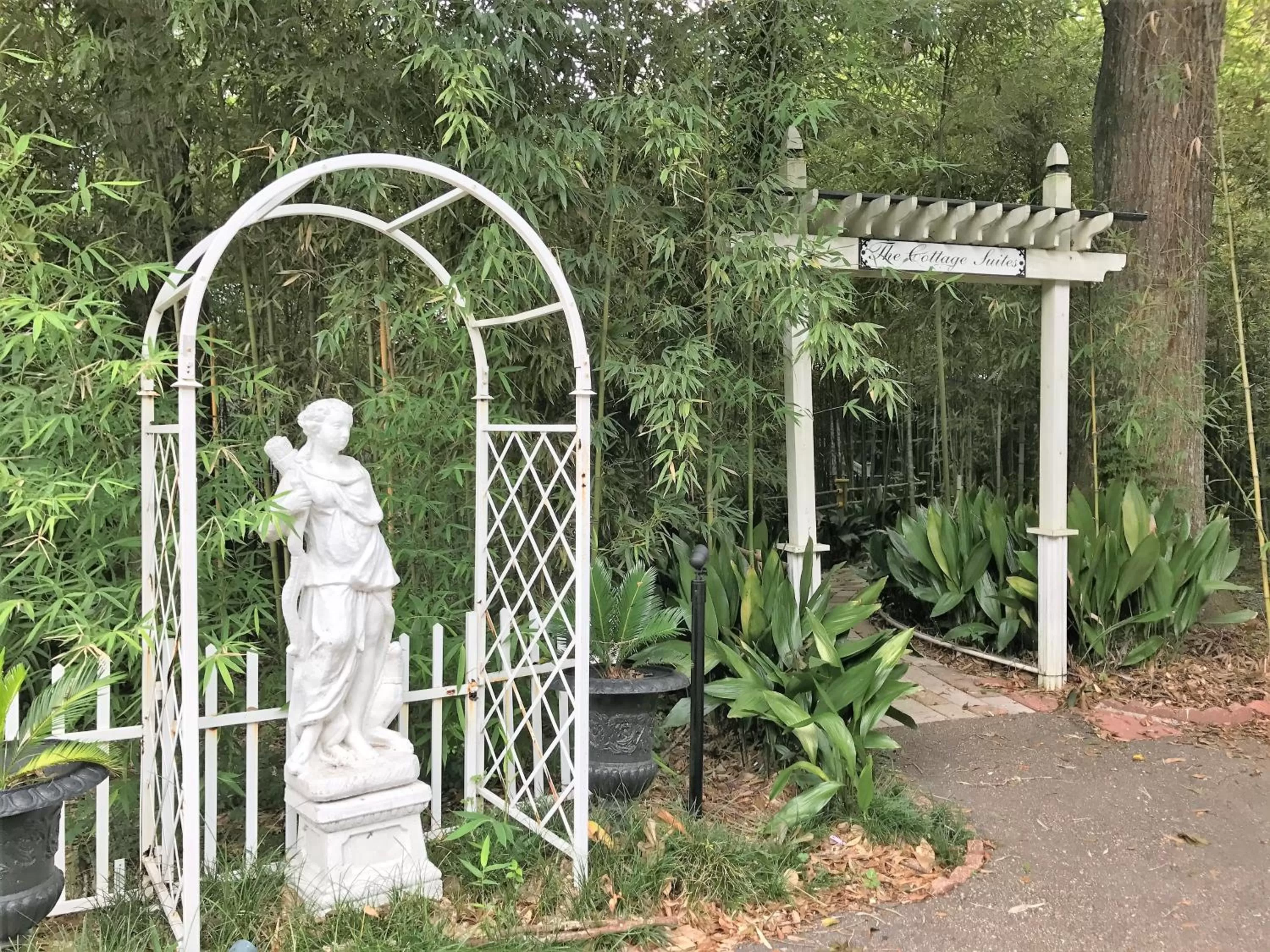 Facade/entrance in Historic Michabelle Inn