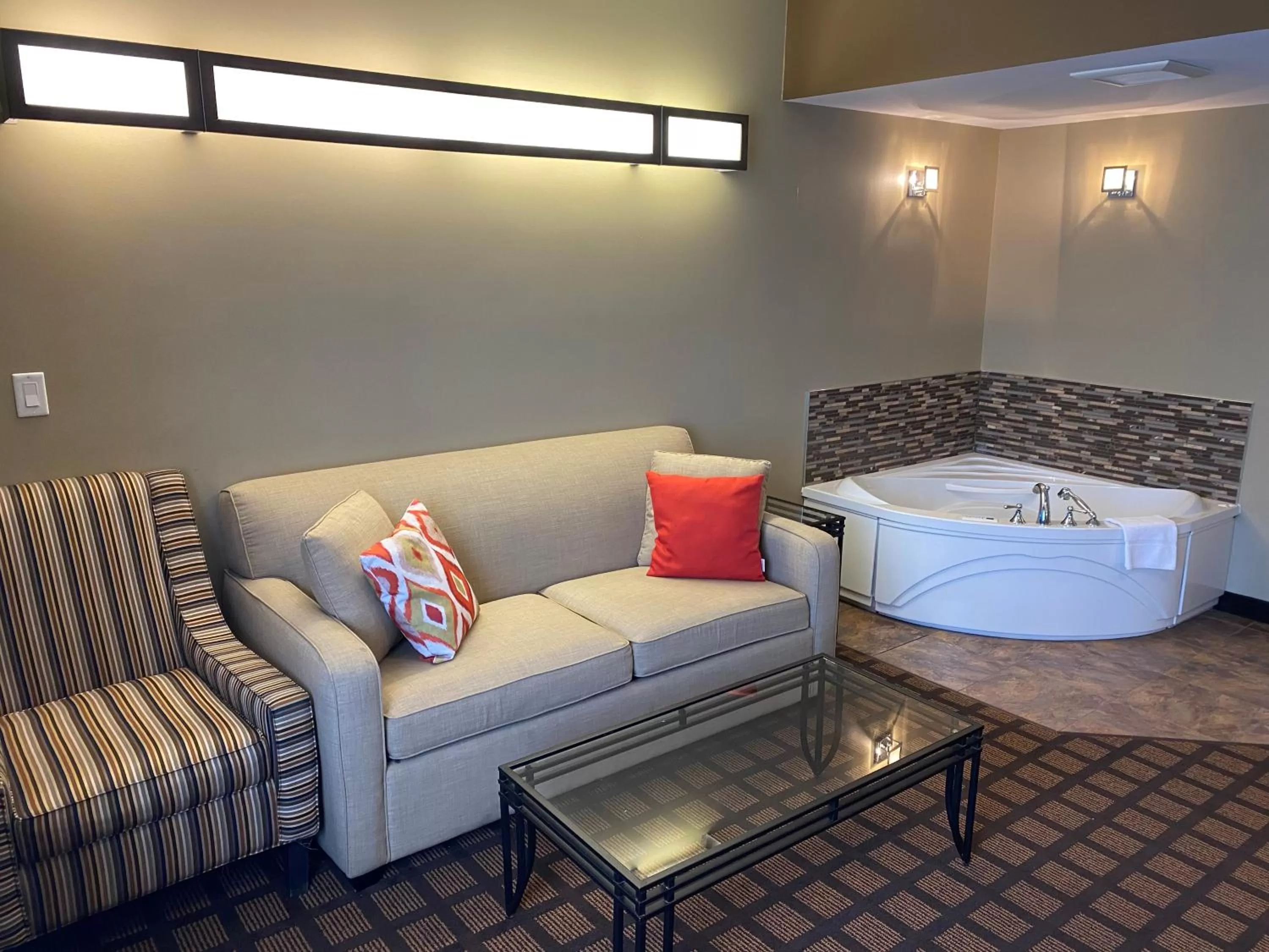 TV and multimedia in Microtel Inn & Suites by Wyndham - Timmins