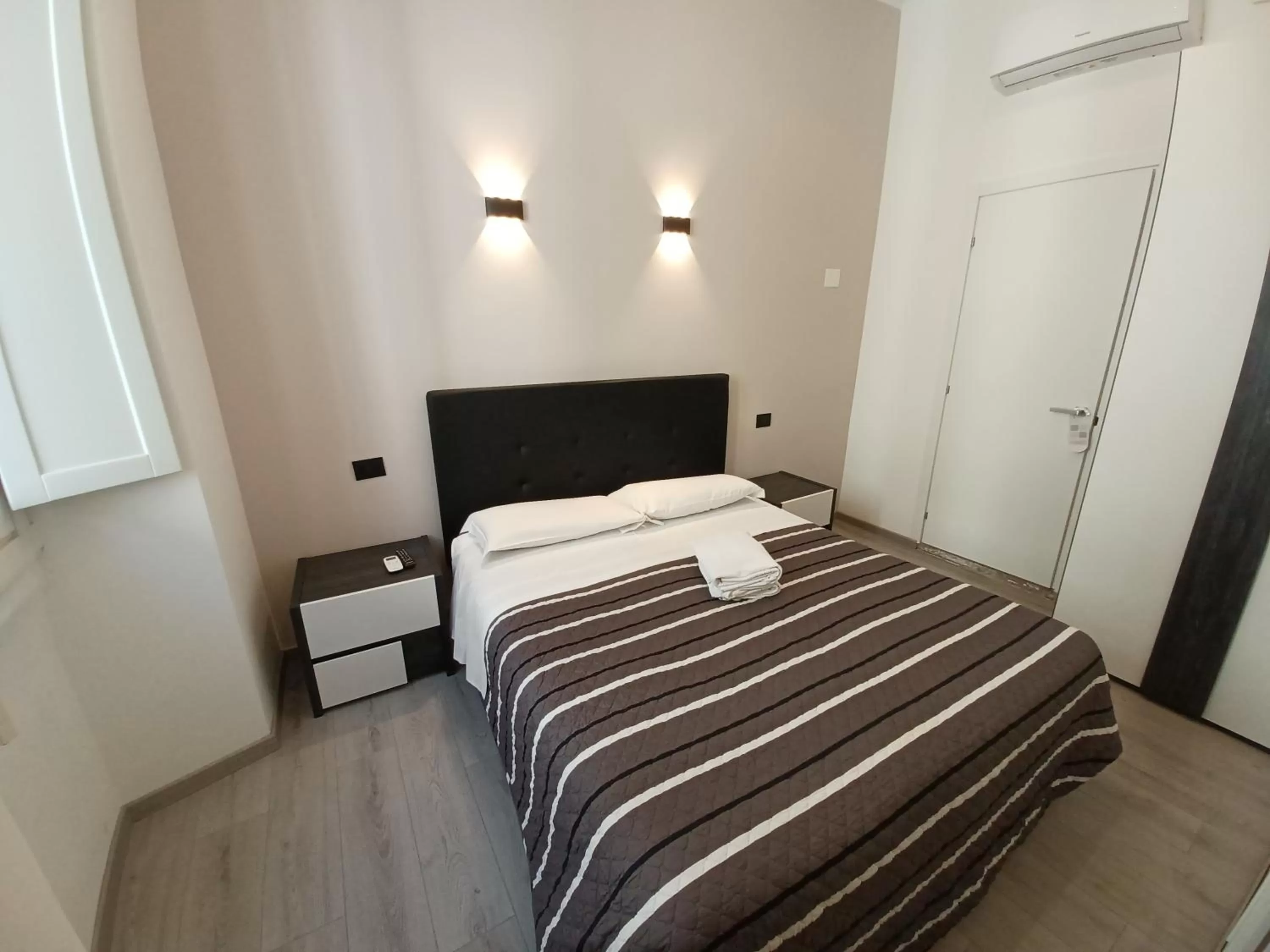 Bedroom, Bed in Hotel Mimosa Pantheon