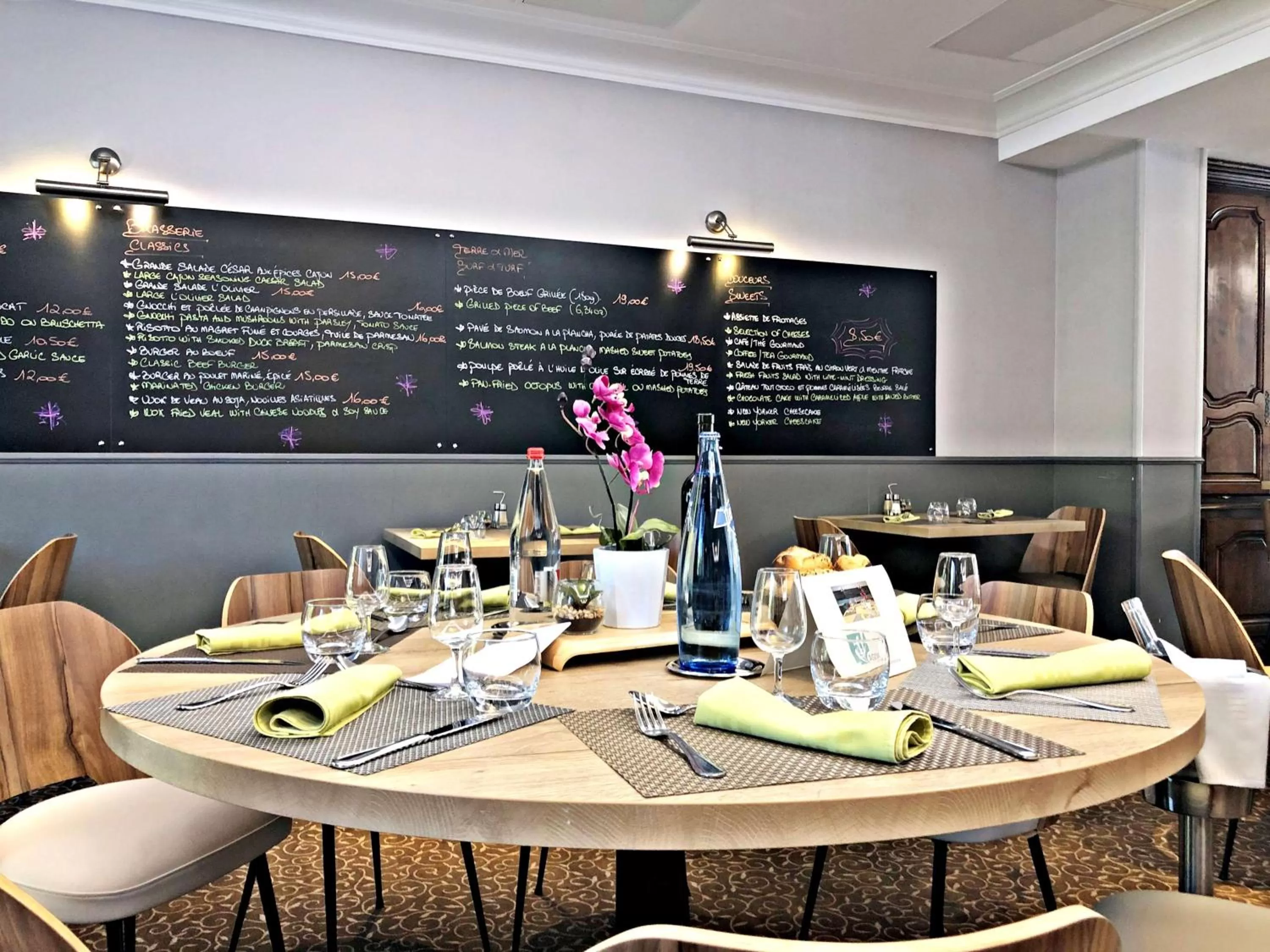 Restaurant/places to eat in Best Western Marseille Aeroport