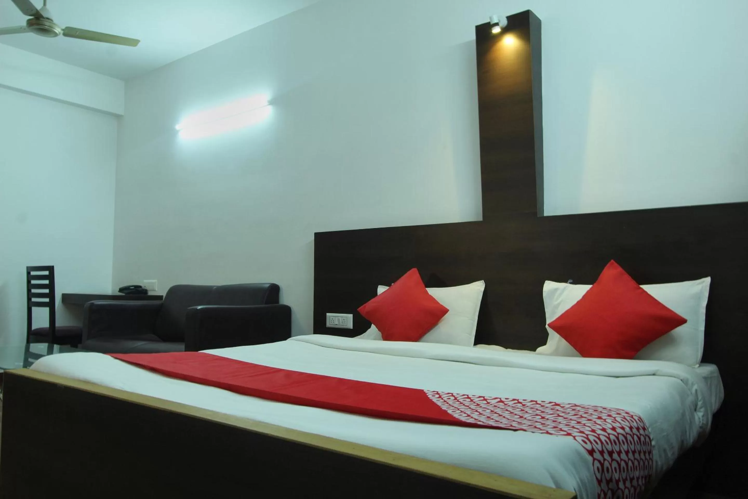 Bed in Lake View Hotel