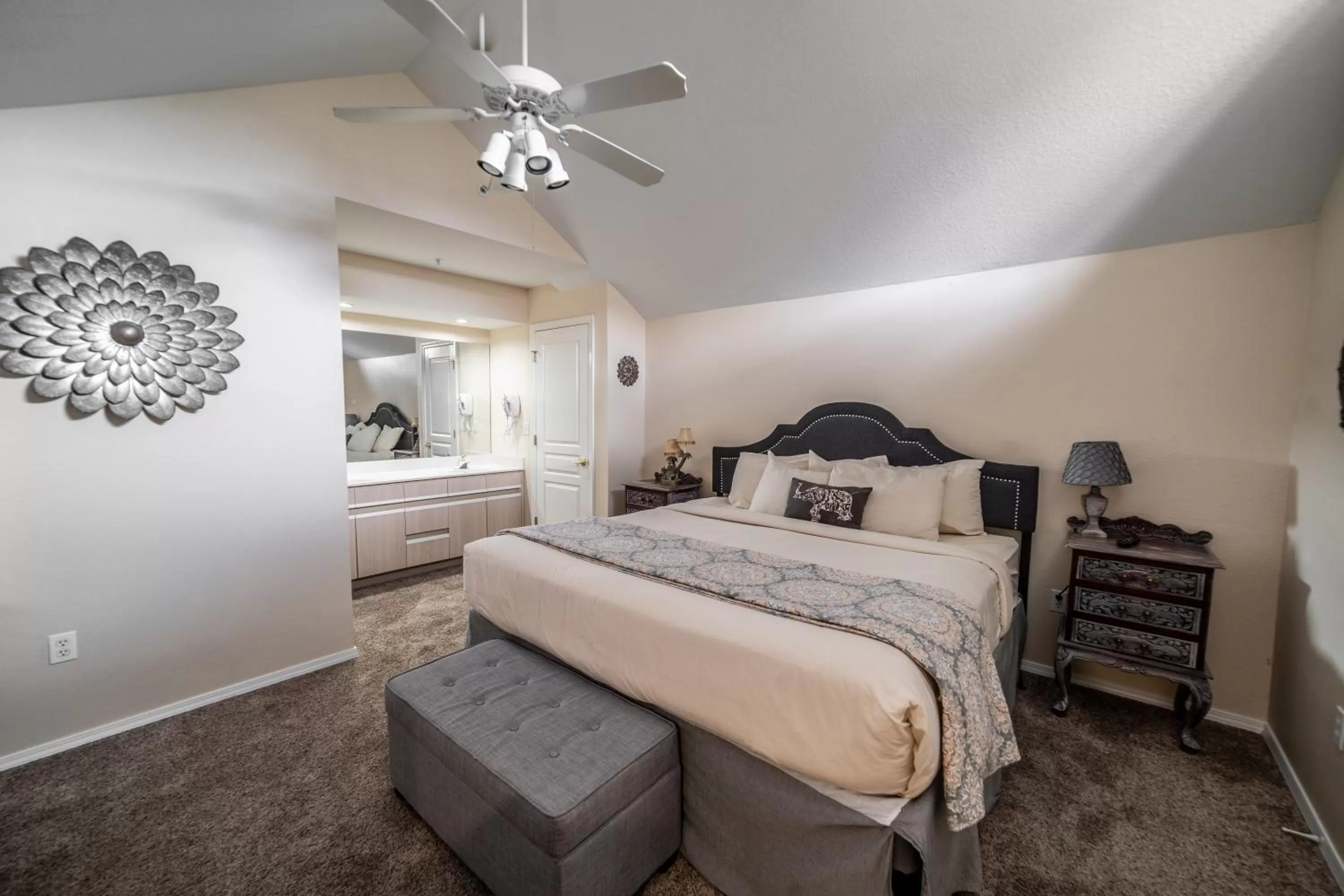 Bed in Thousand Hills Golf Resort