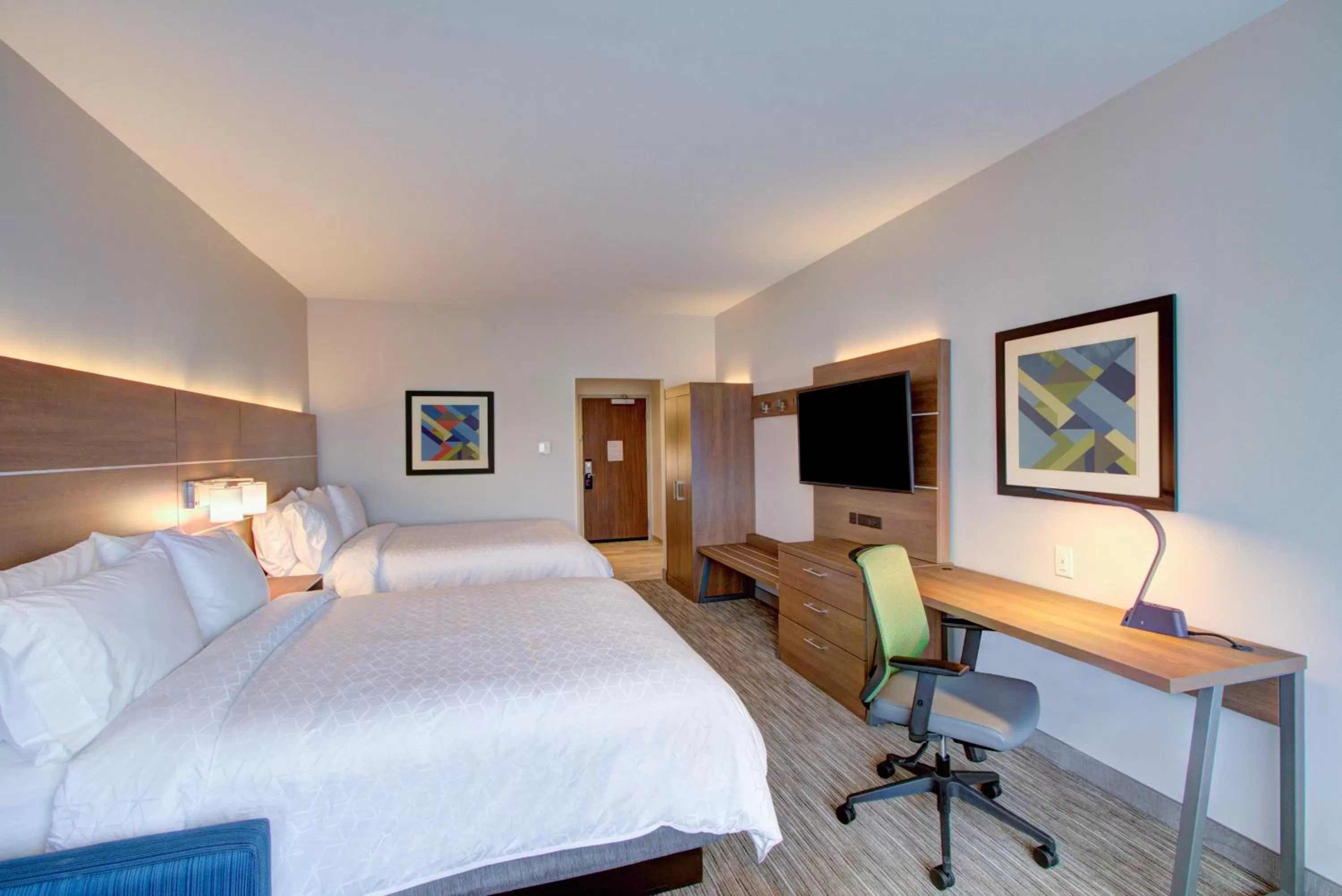 Photo of the whole room, Bed in Holiday Inn Express & Suites Charlotte Southwest by IHG