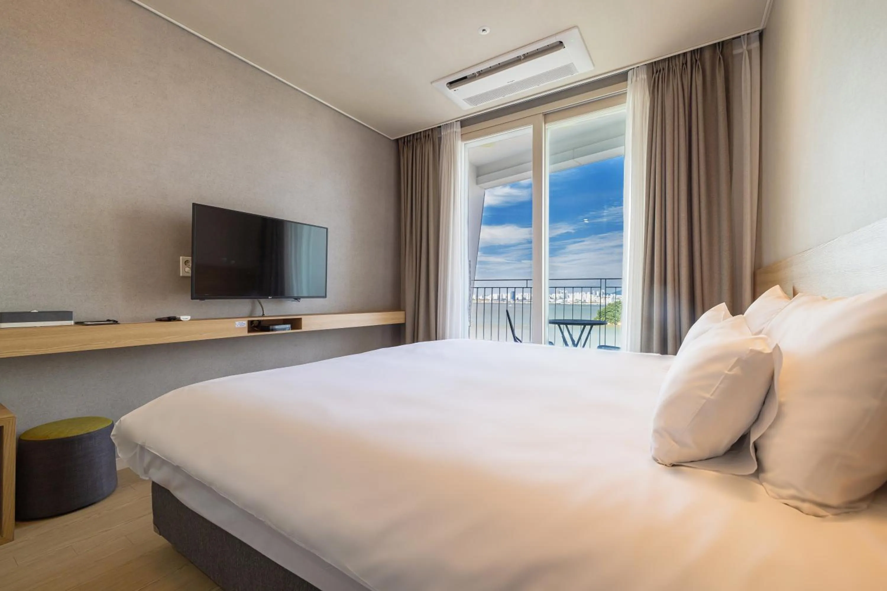 Bed in Ocean Soleview Hotel