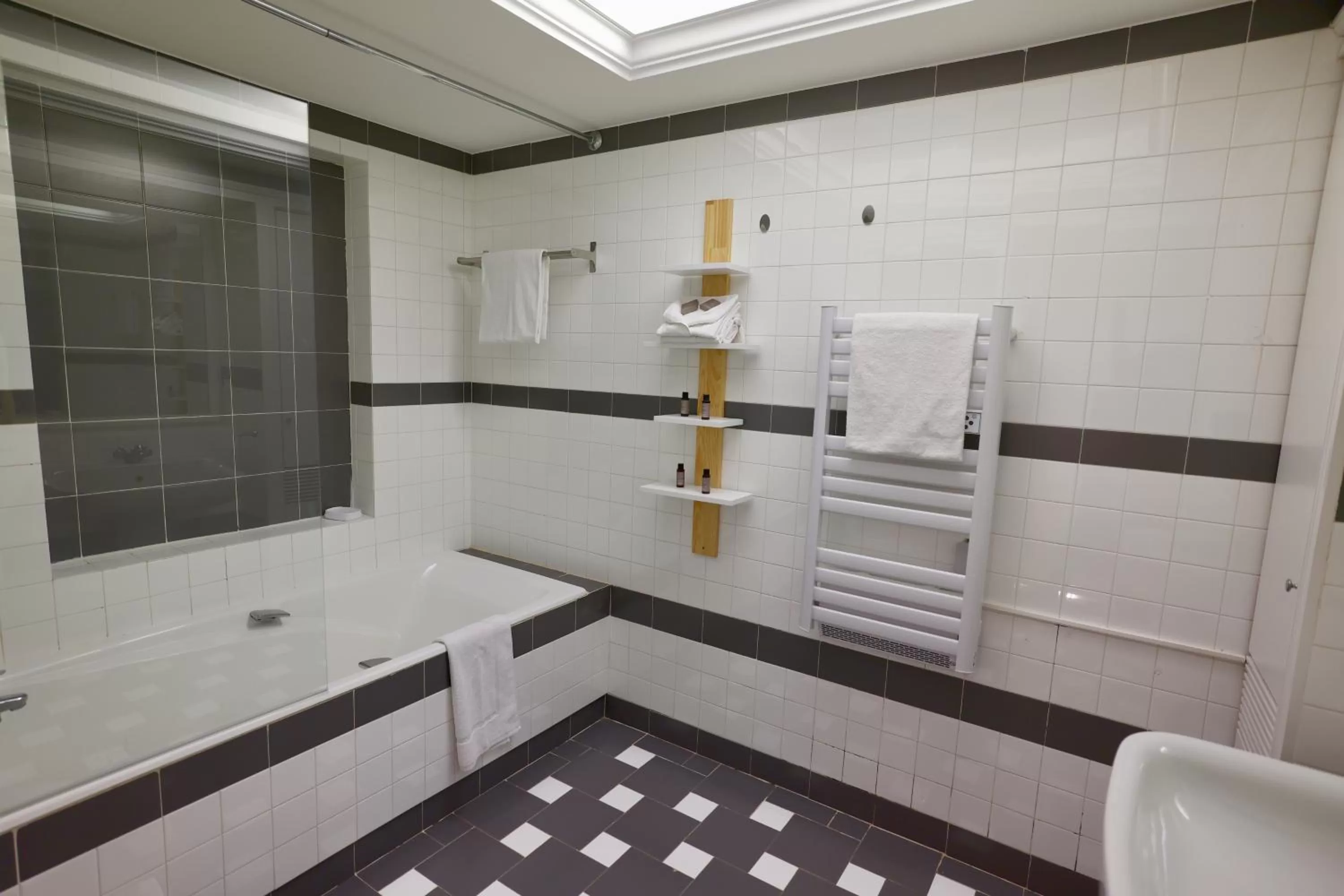 Bathroom in Résidence Carlton - Rénovée avec Piscine