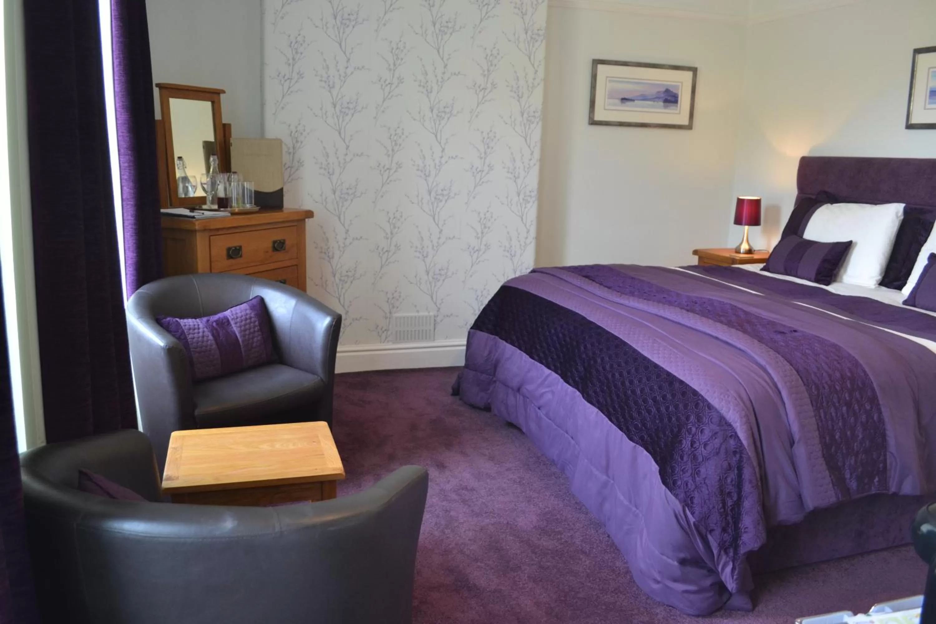 Photo of the whole room, Bed in Coed-y-Fron