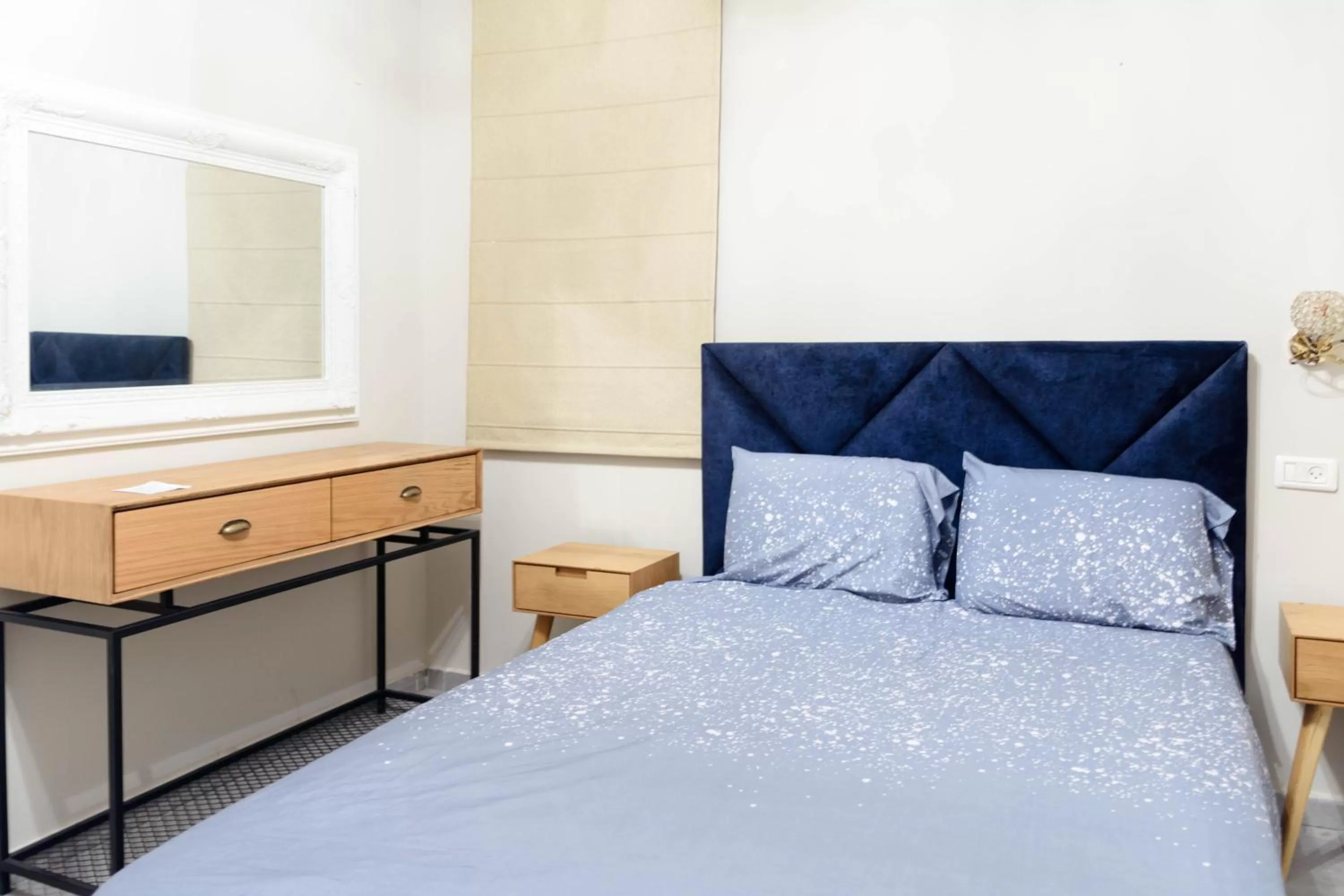 Bed in Central Laguardia Hotel