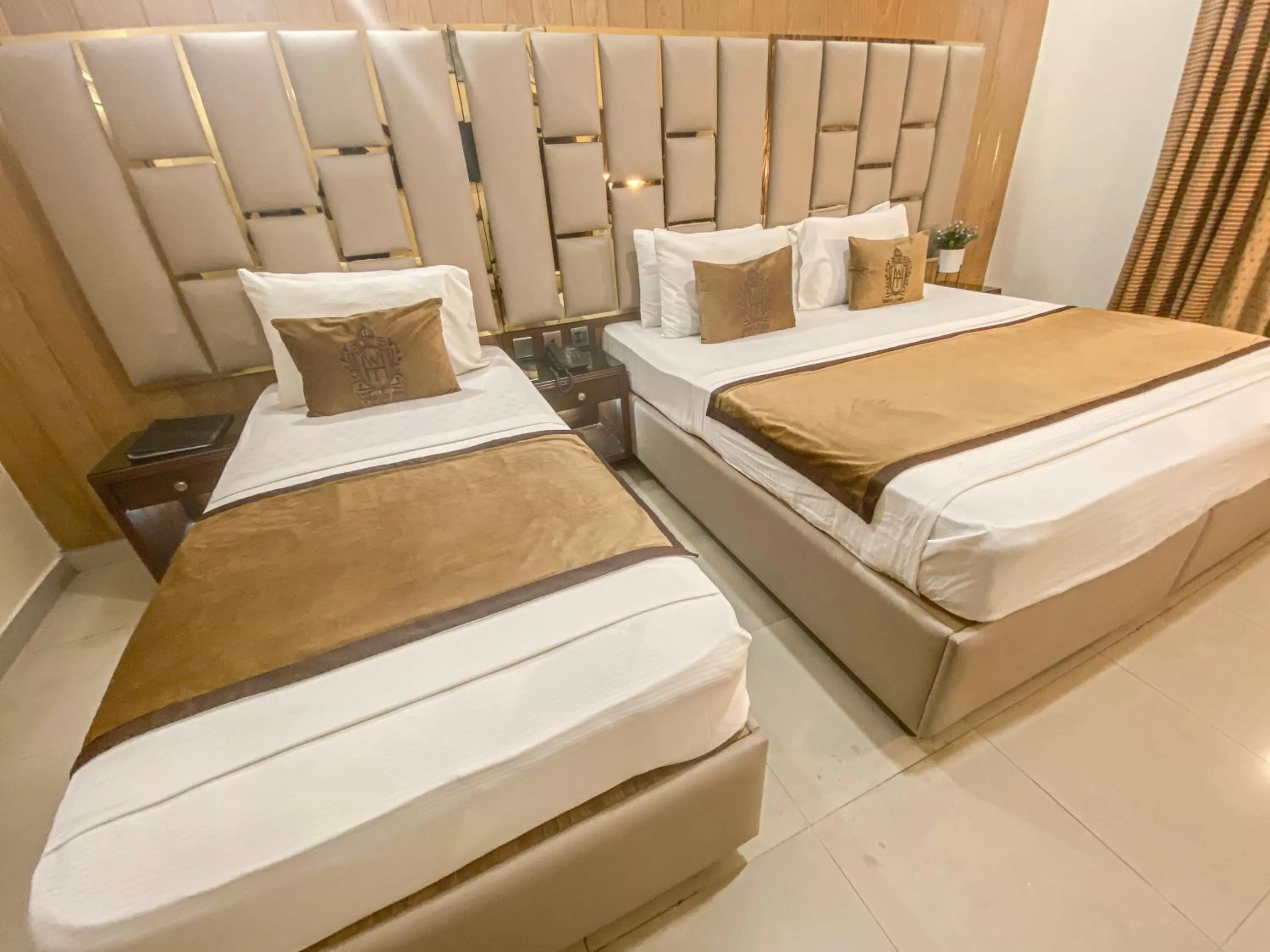 Bed in World Inn Karachi