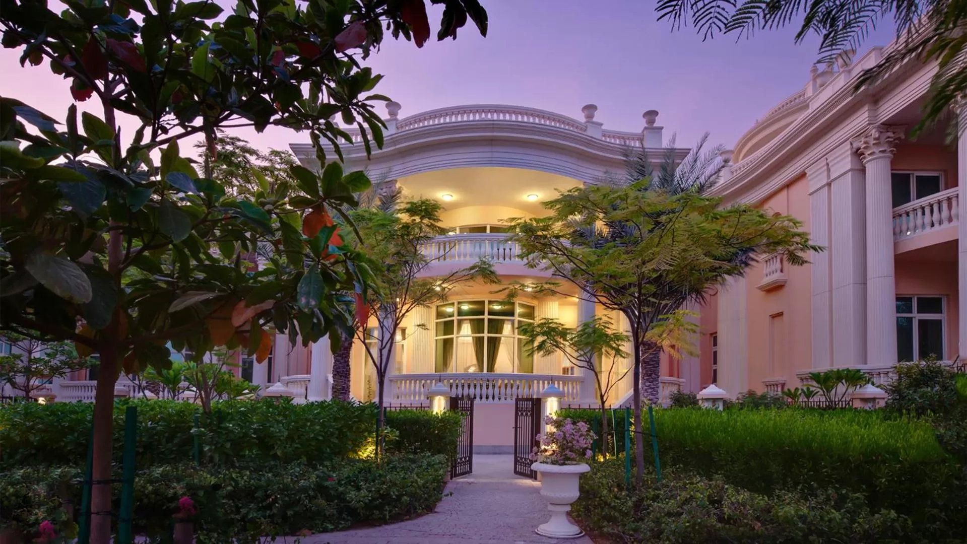 Facade/entrance in Kempinski Hotel Palm Jumeirah