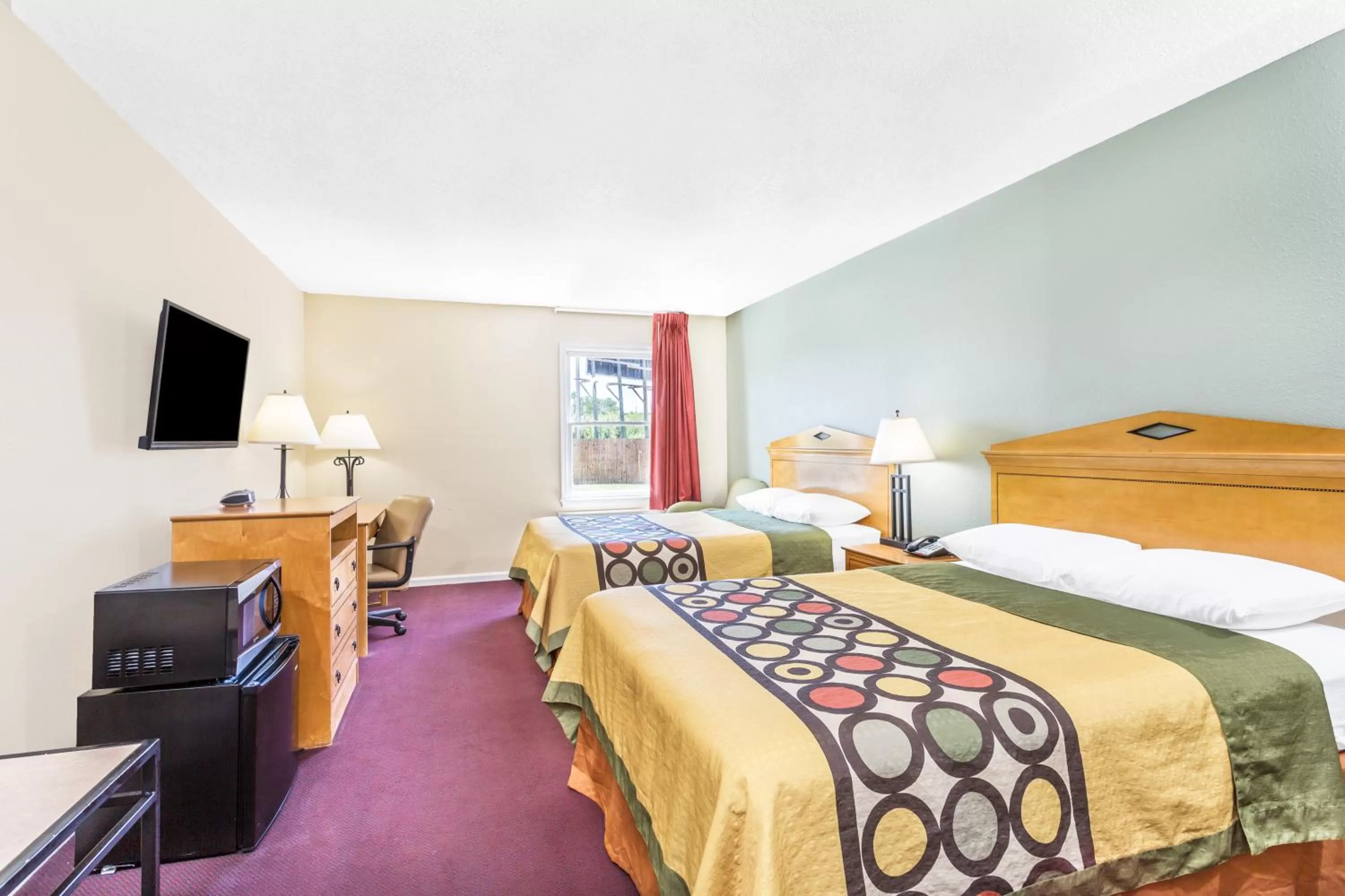 Photo of the whole room, Bed in Super 8 by Wyndham Manning
