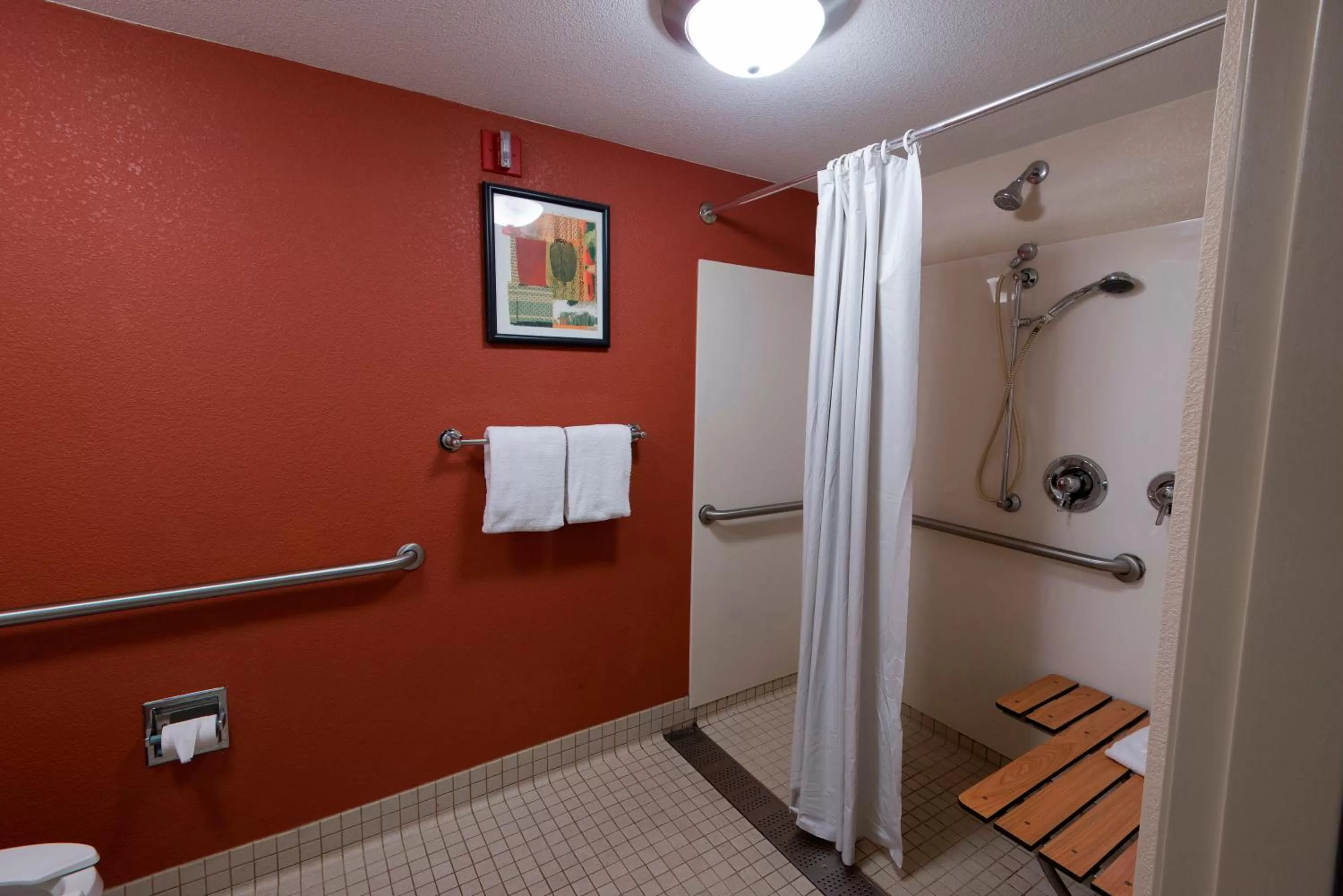 Bathroom in Red Roof Inn Dayton North Airport