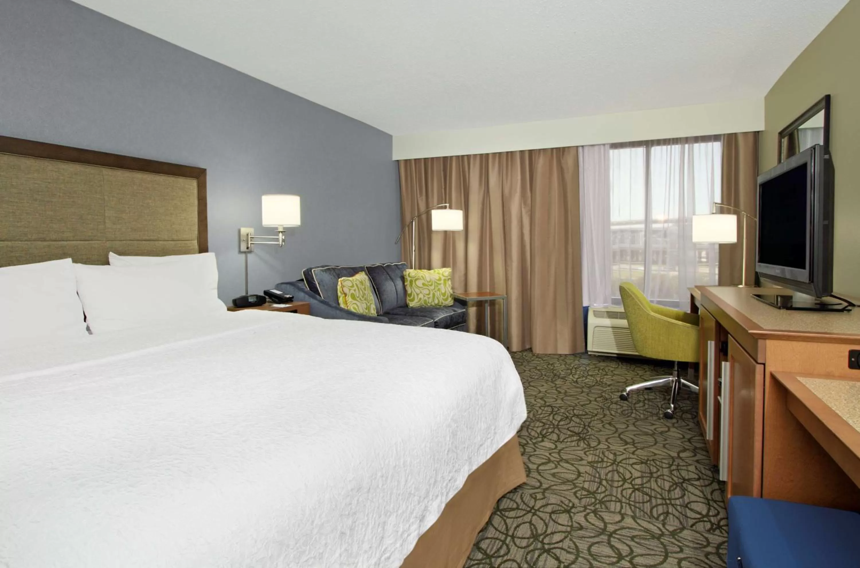 Bed in Hampton by Hilton Austin South - I-35 & Ben White