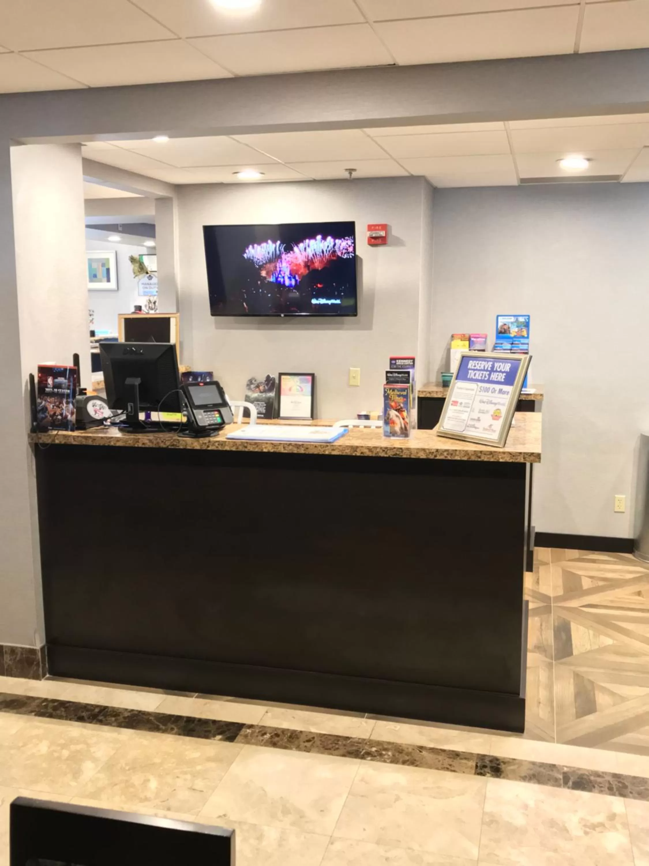 Lobby or reception in Wingate by Wyndham, Universal Studios - Free Theme Park Shuttle