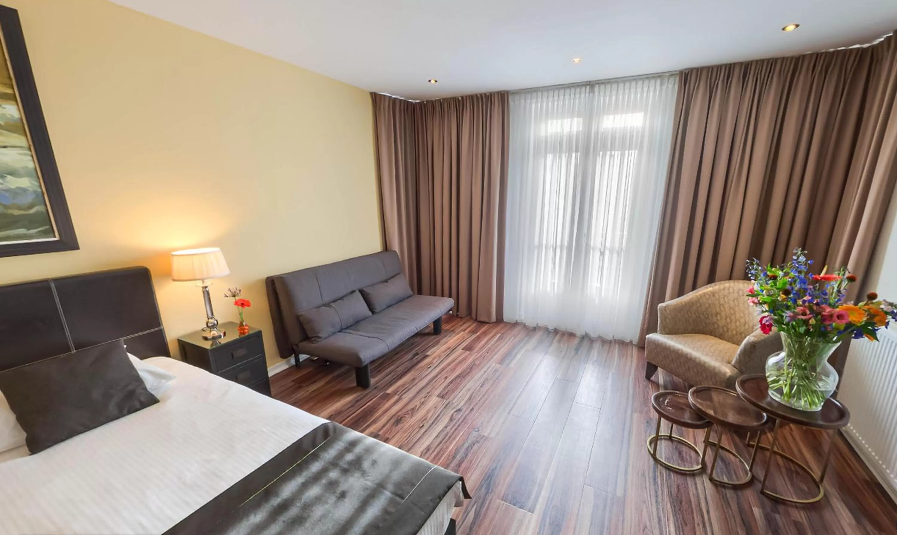 Photo of the whole room, Bed in Boutique Hotel Chariot - Amsterdam Schiphol Airport