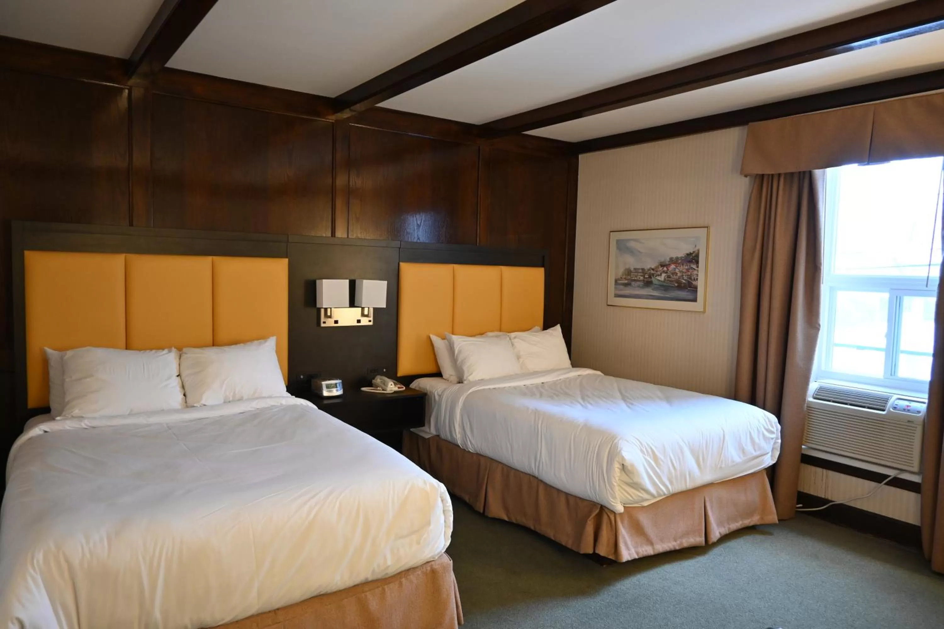 Bed in The Gananoque Inn