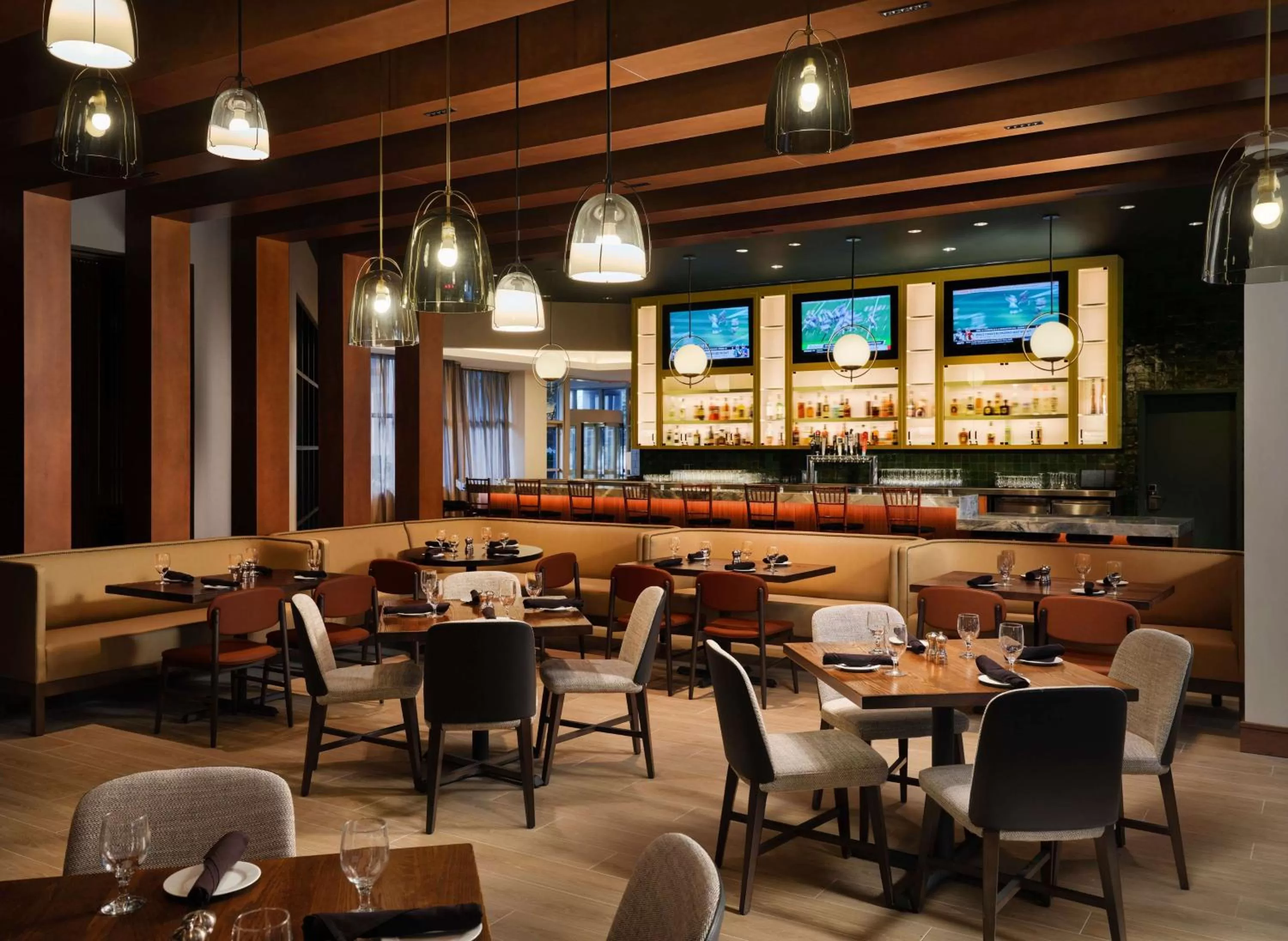 Restaurant/places to eat in Hilton Atlanta Airport