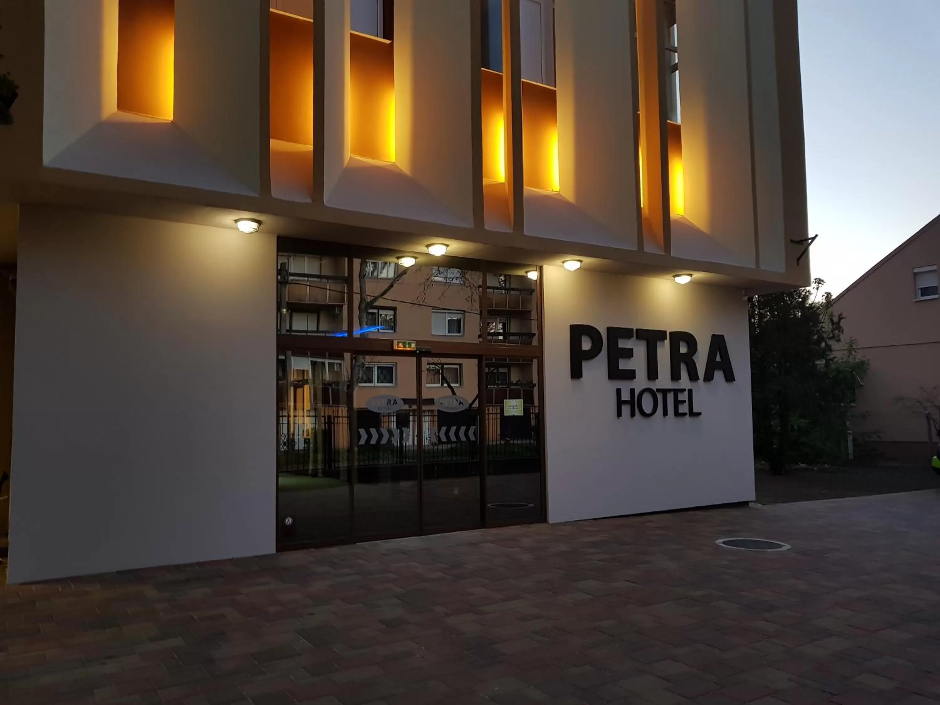 Facade/entrance in Petra Hotel