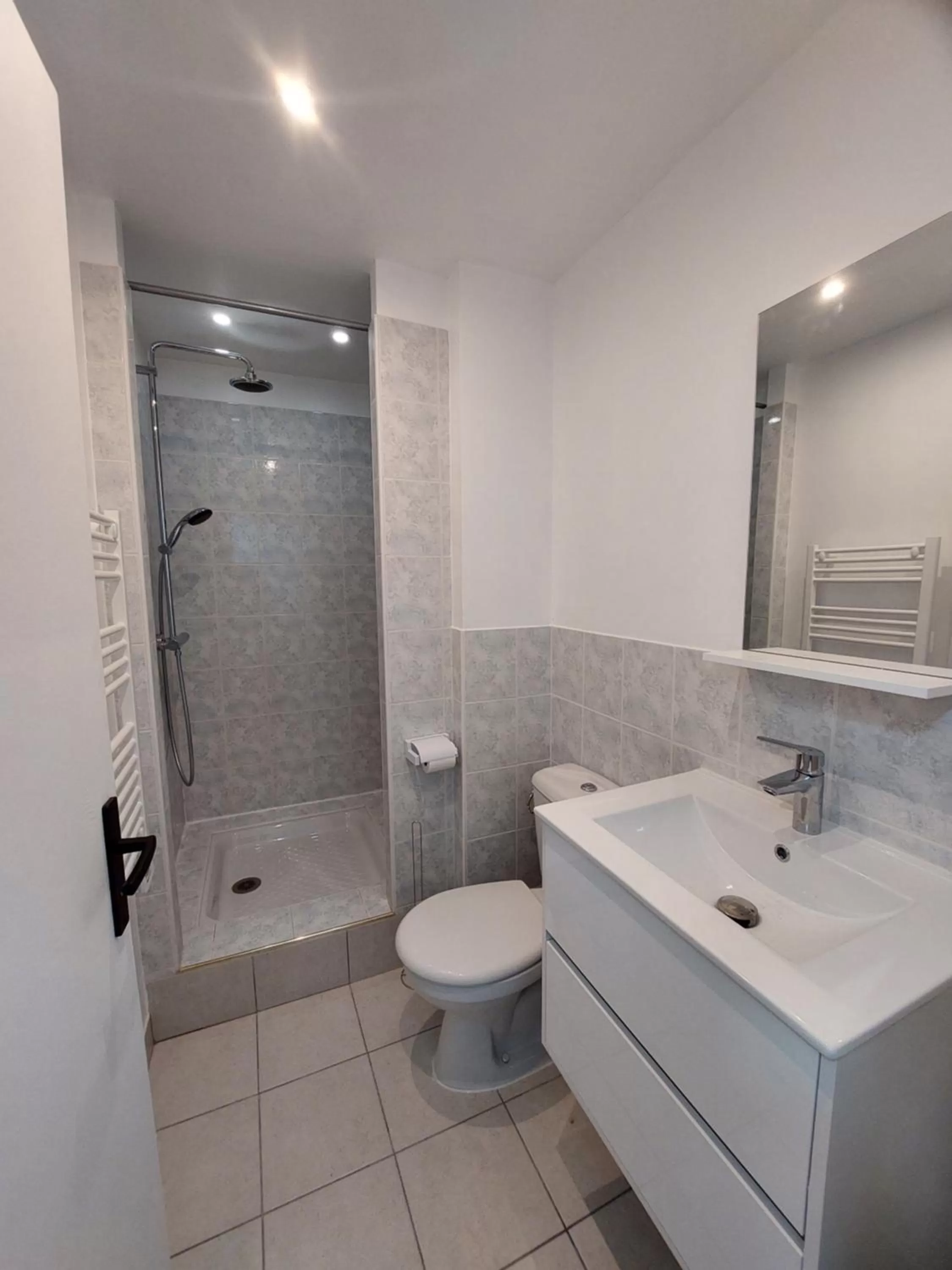 Shower in Kilomètre 99