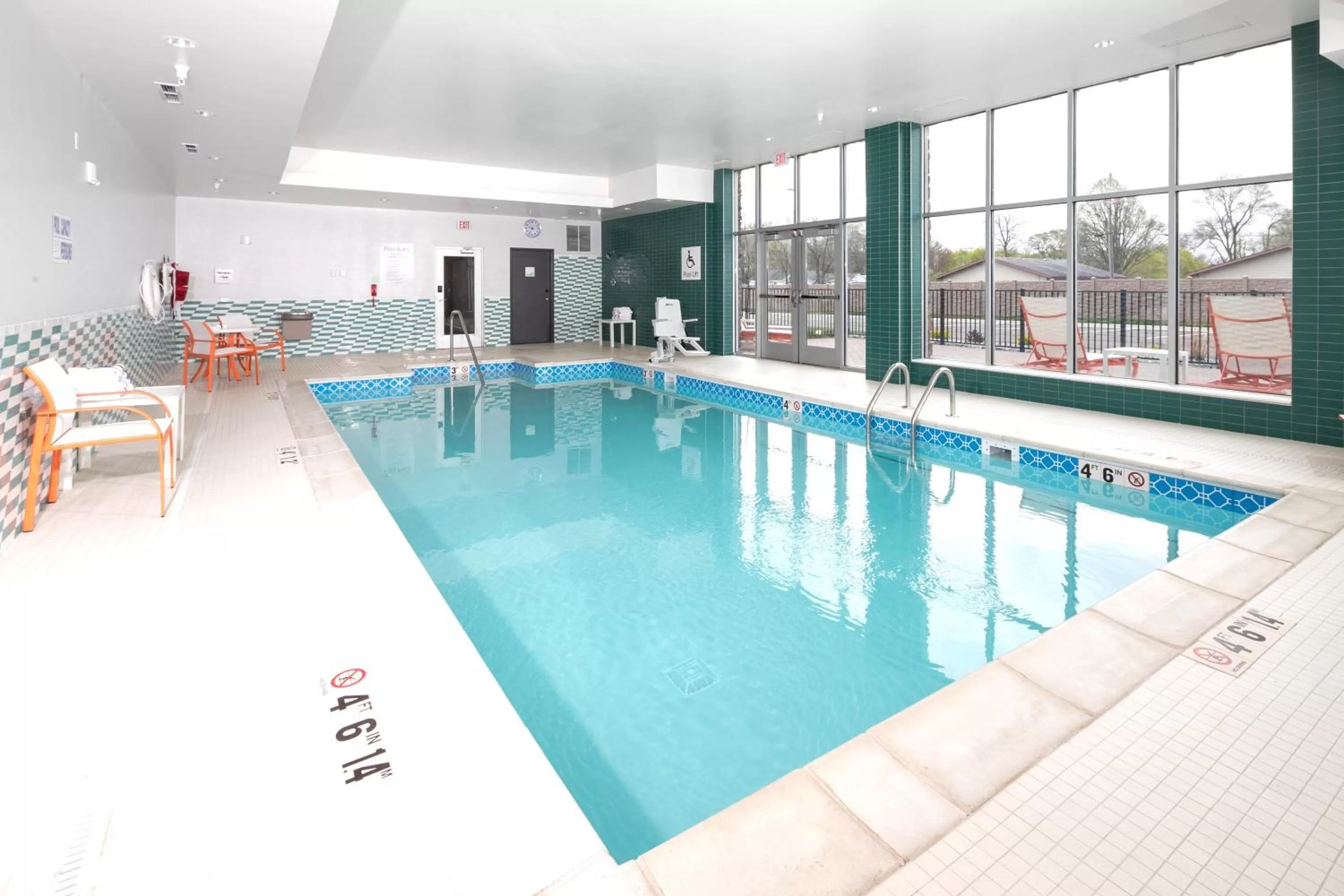 Swimming pool in Holiday Inn & Suites Detroit - Troy by IHG