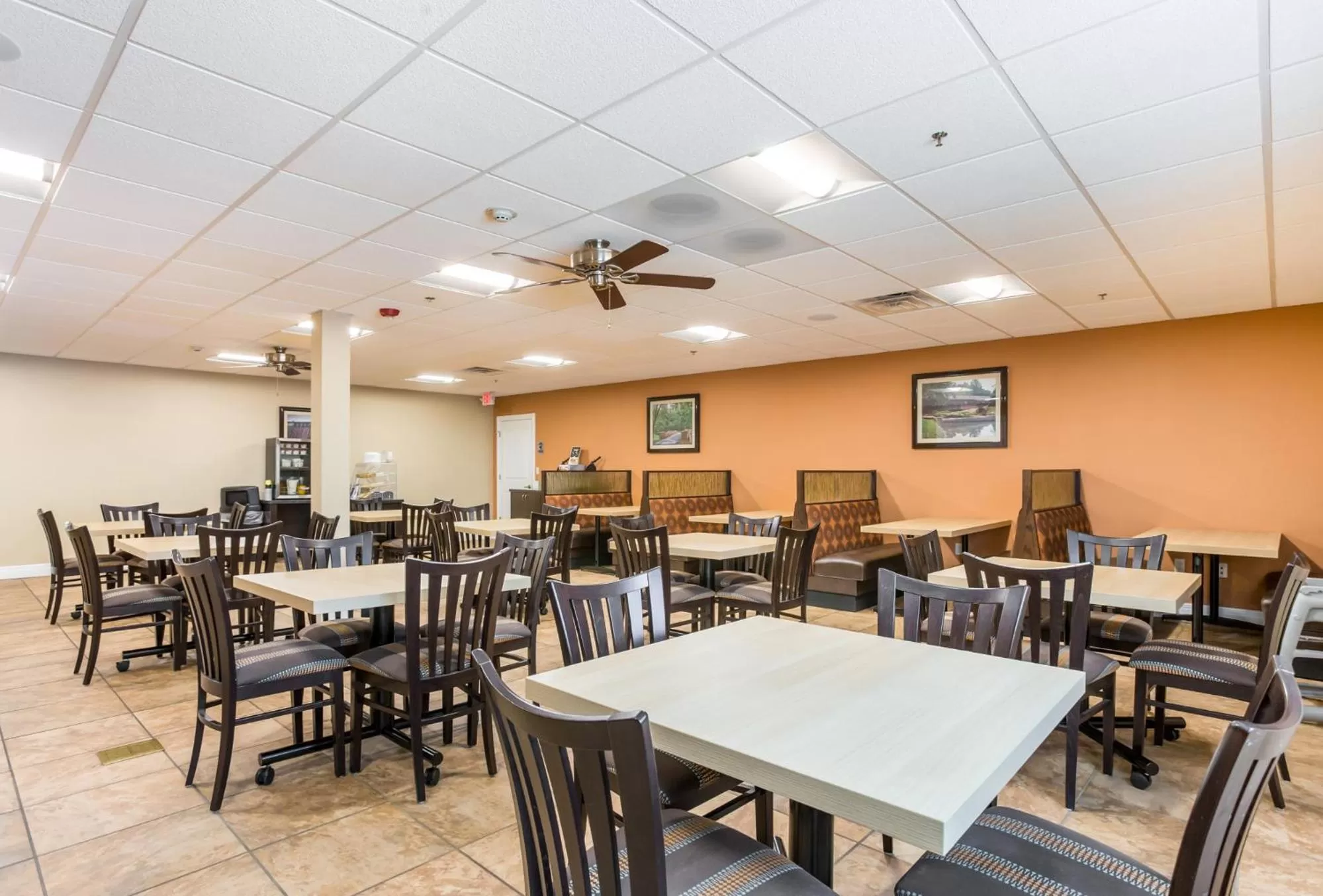 Restaurant/Places to Eat in Red Lion Inn & Suites Branson