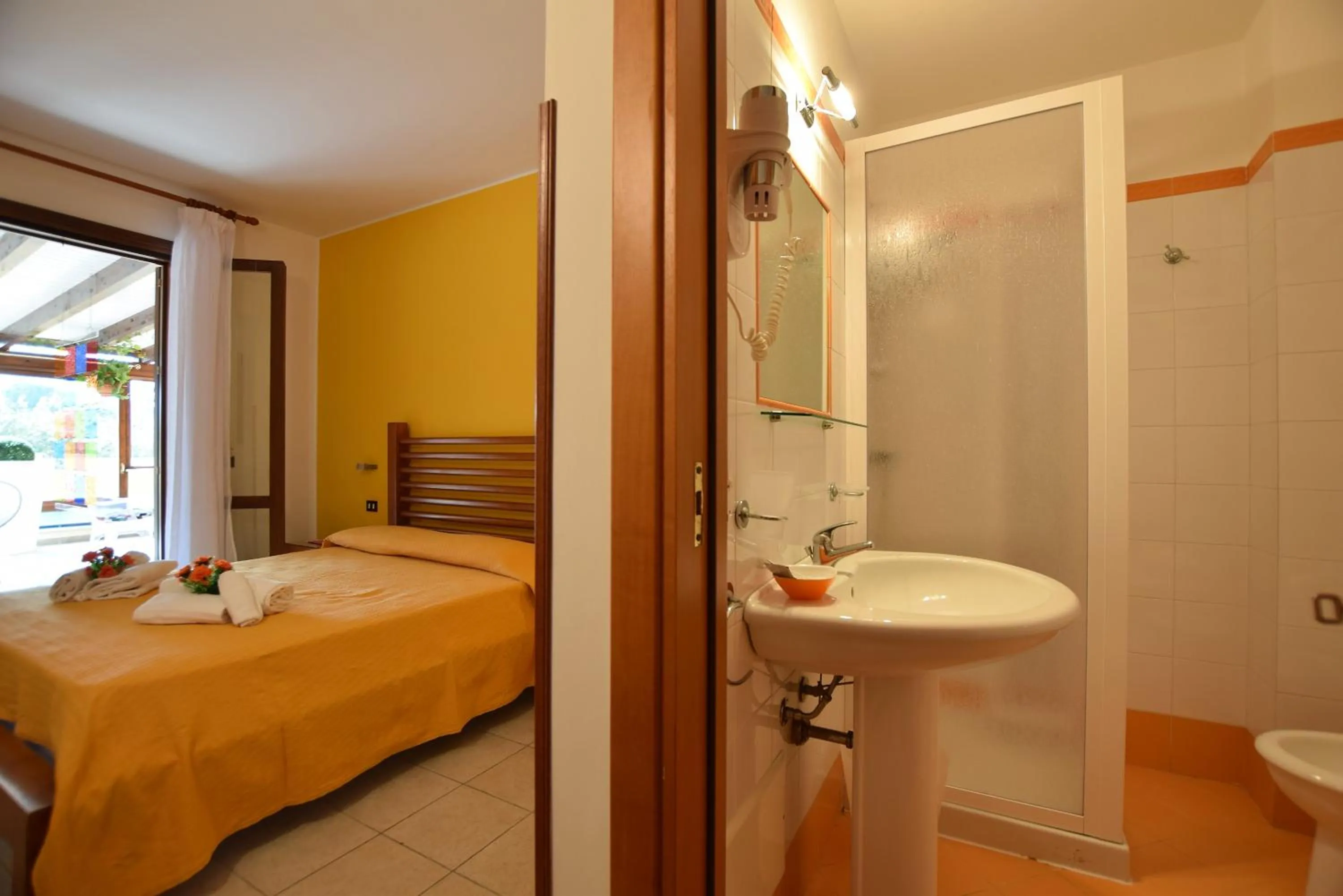 Bathroom, Bed in Hotel Iride by Marino Tourist