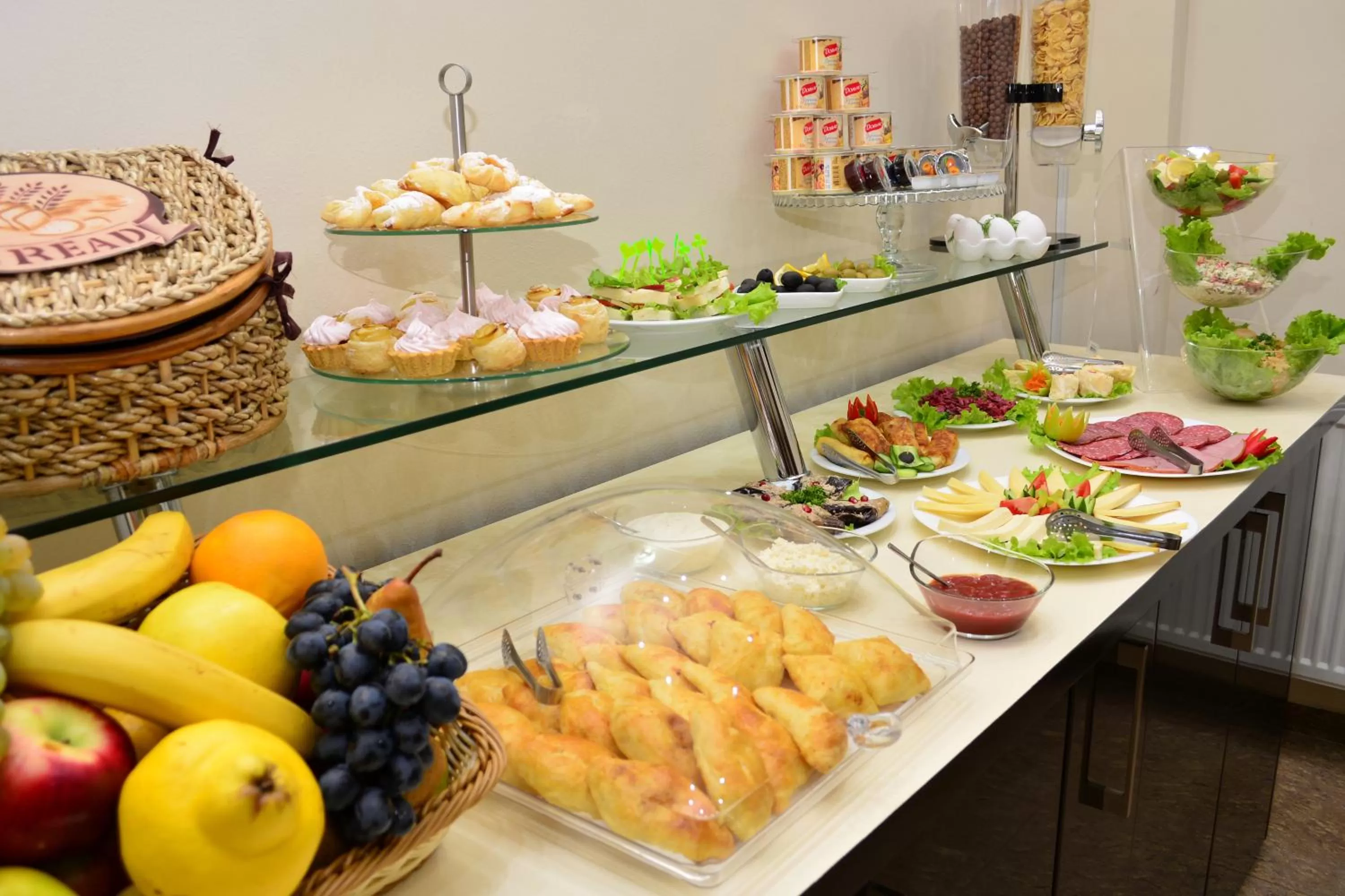 Buffet breakfast in Hotel Diamond