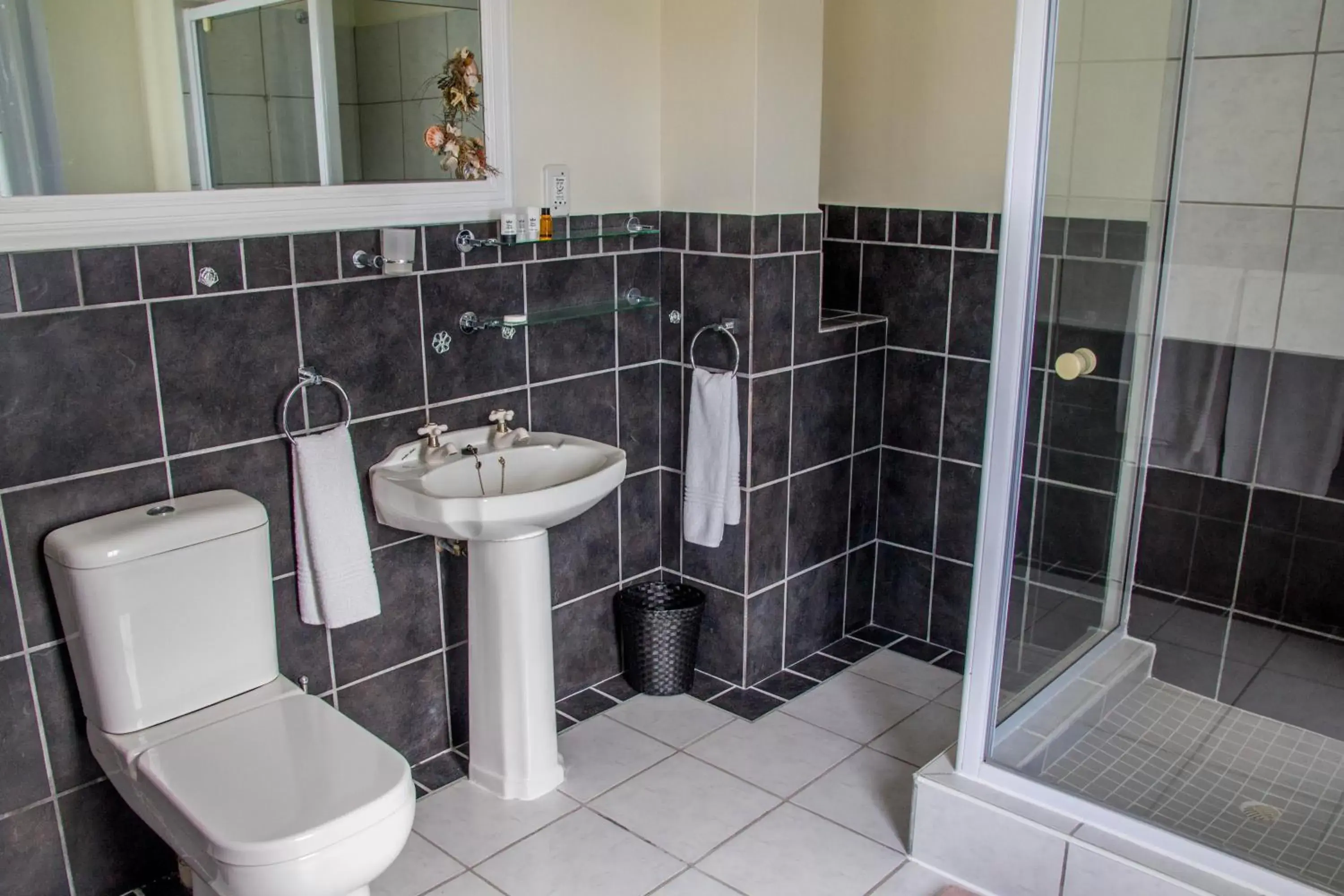 Twin Room with Garden View in Milkwood Manor on Sea Twin Room with Garden View in Milkwood Manor on Sea