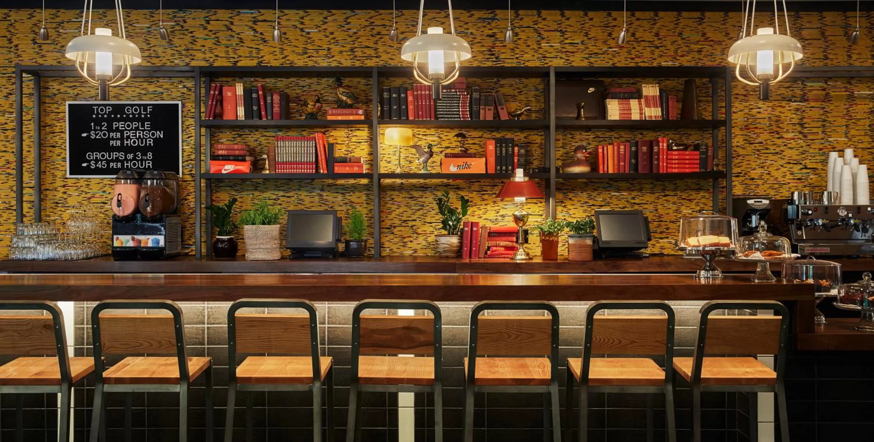 Lounge or bar in Graduate by Hilton Eugene