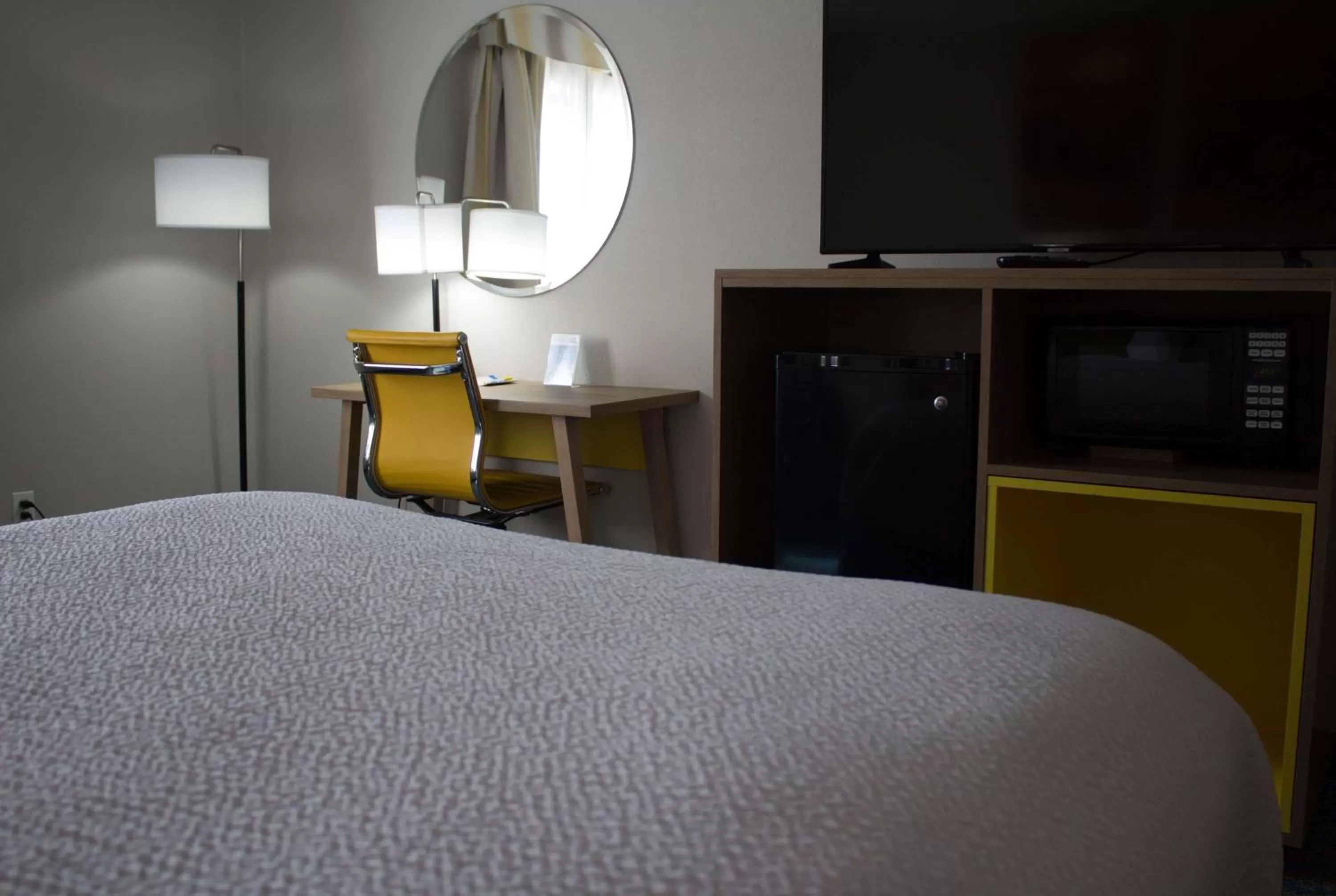 Photo of the whole room, Bed in Days Inn by Wyndham Colby