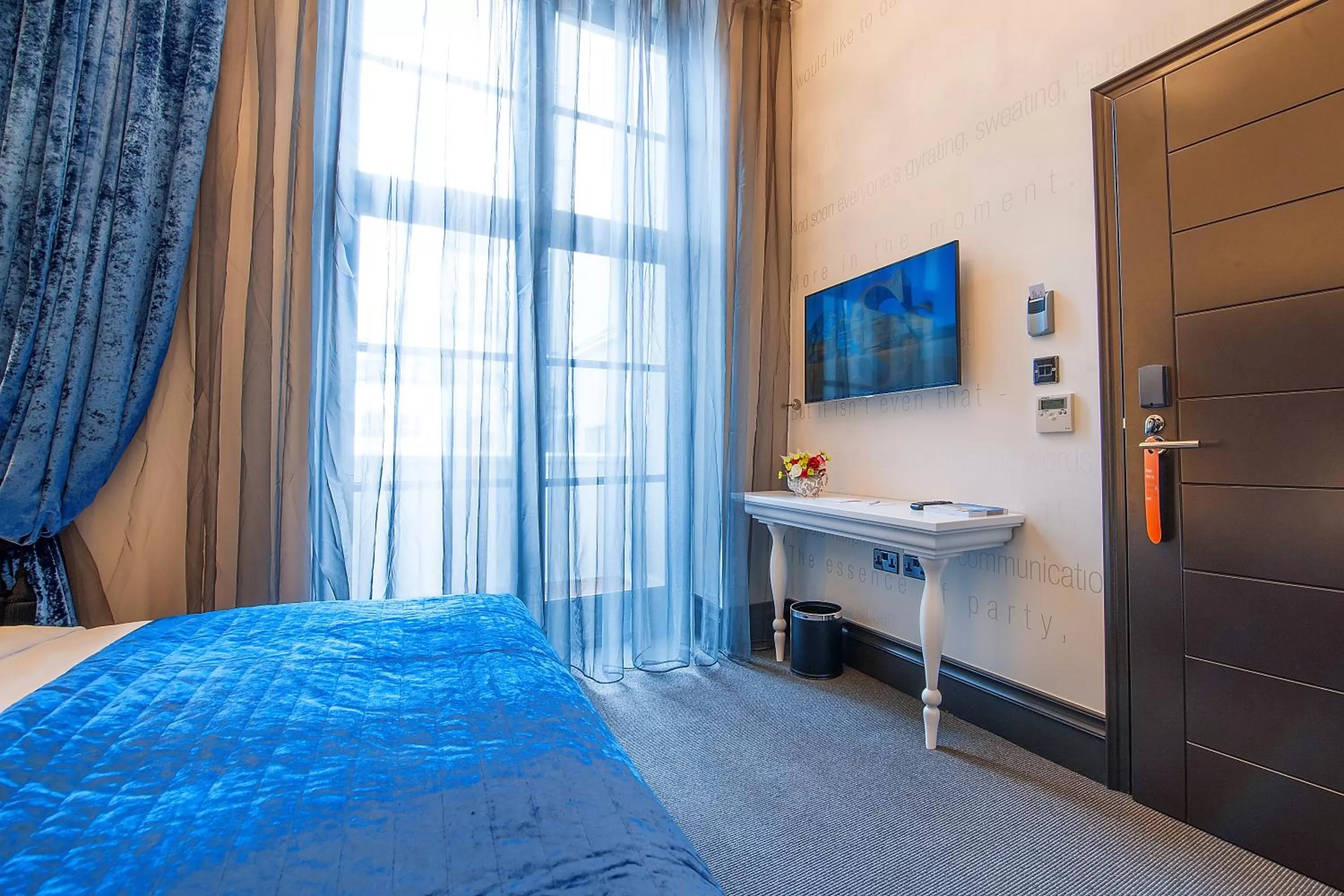 Bedroom, Bed in The Exhibitionist Hotel