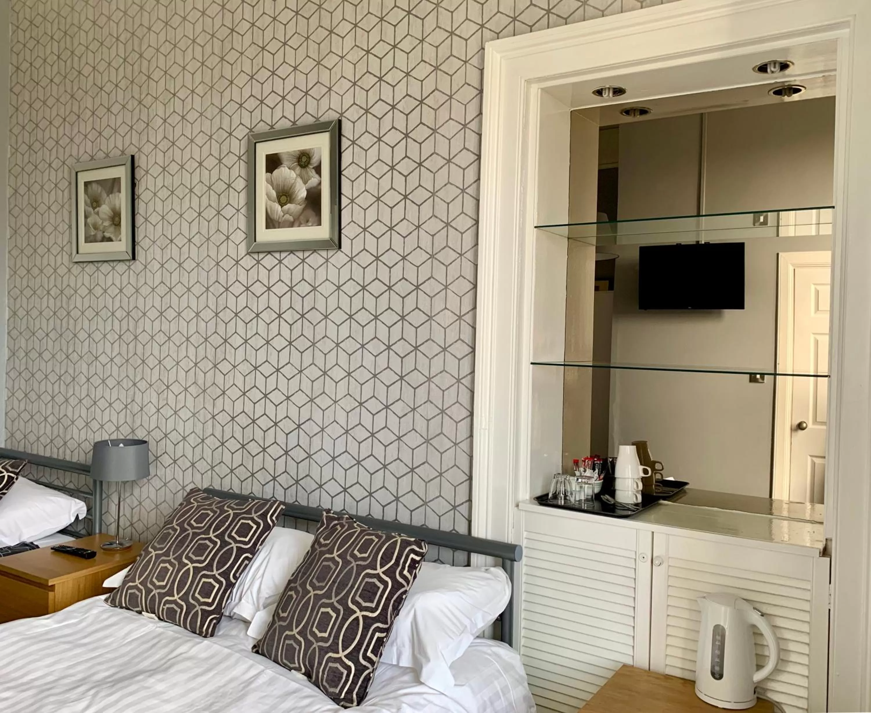 Photo of the whole room, Bed in Northumberland Hotel