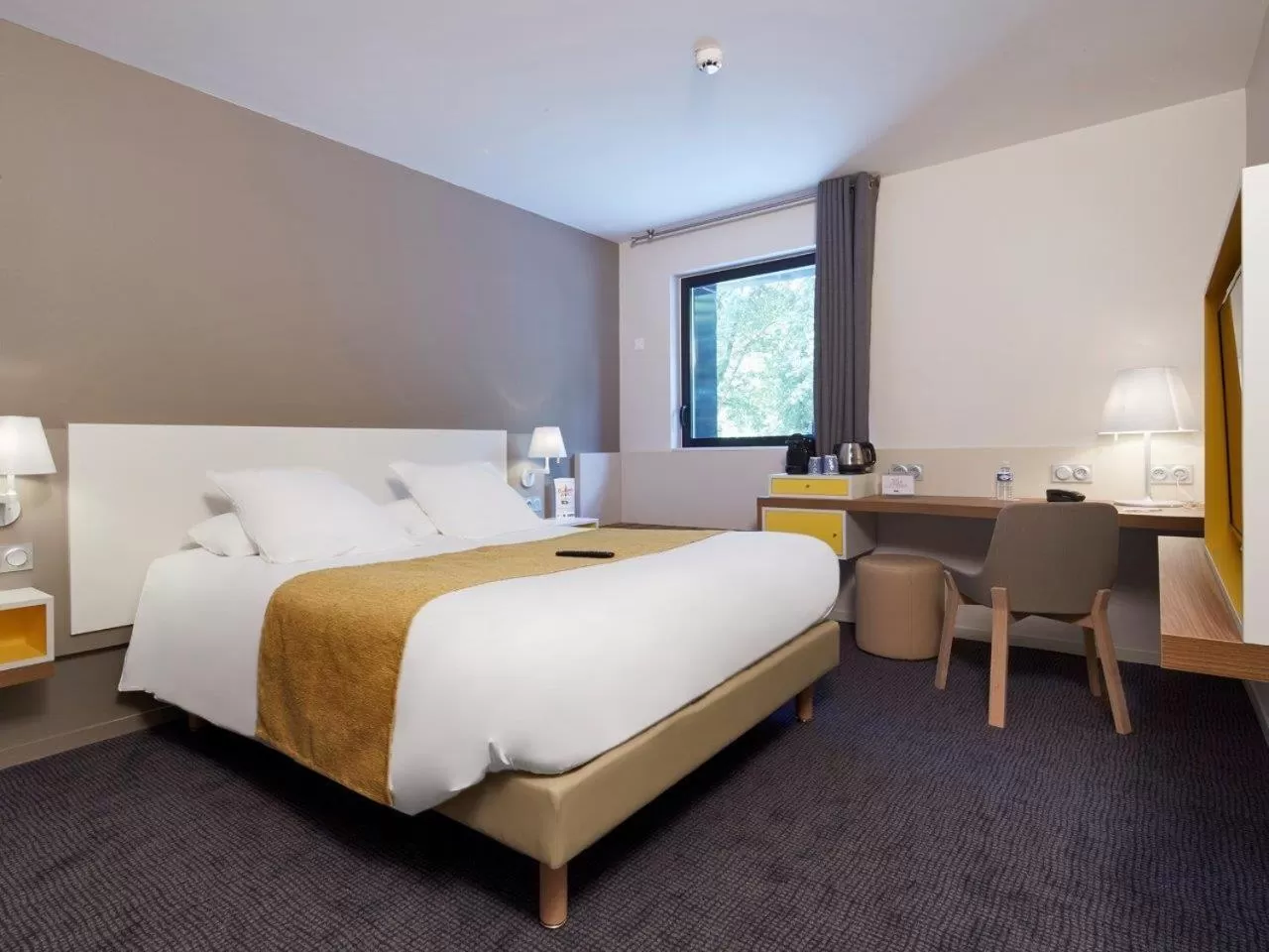 Bedroom, Bed in Kyriad Prestige Pau – Palais des Sports
