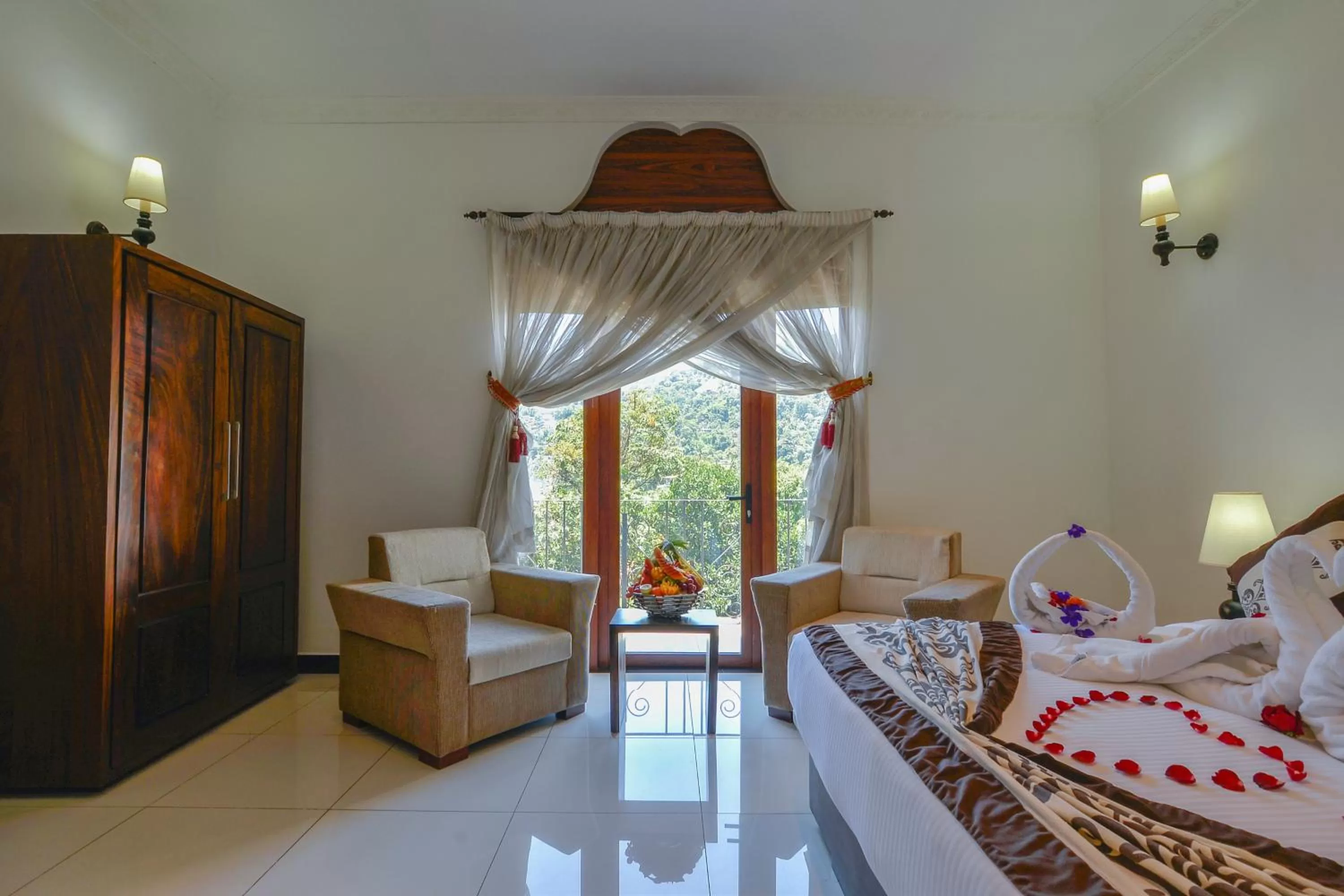 Seating area, Bed in Royal Kandyan Hotel