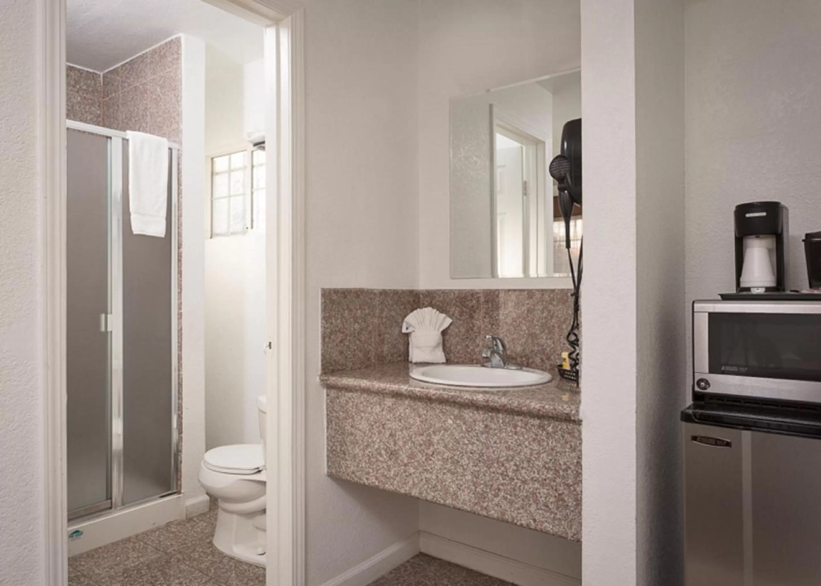 Bathroom in Howard Johnson By Wyndham Berkeley