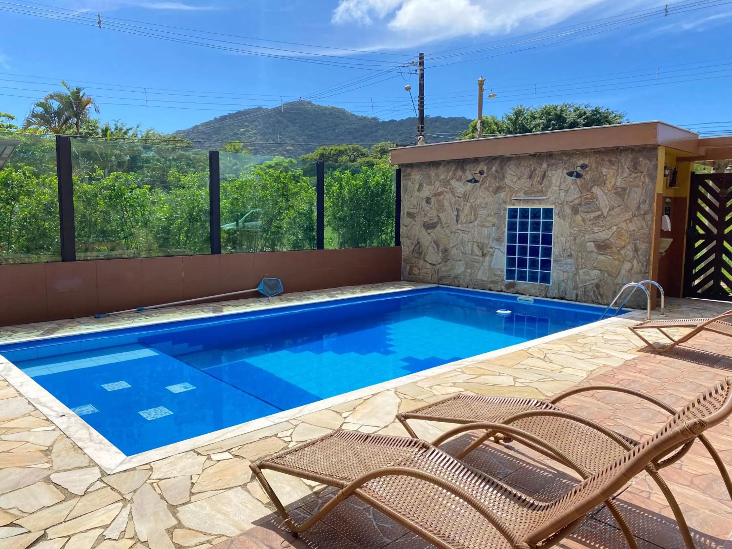 Swimming pool in Pousada Madu