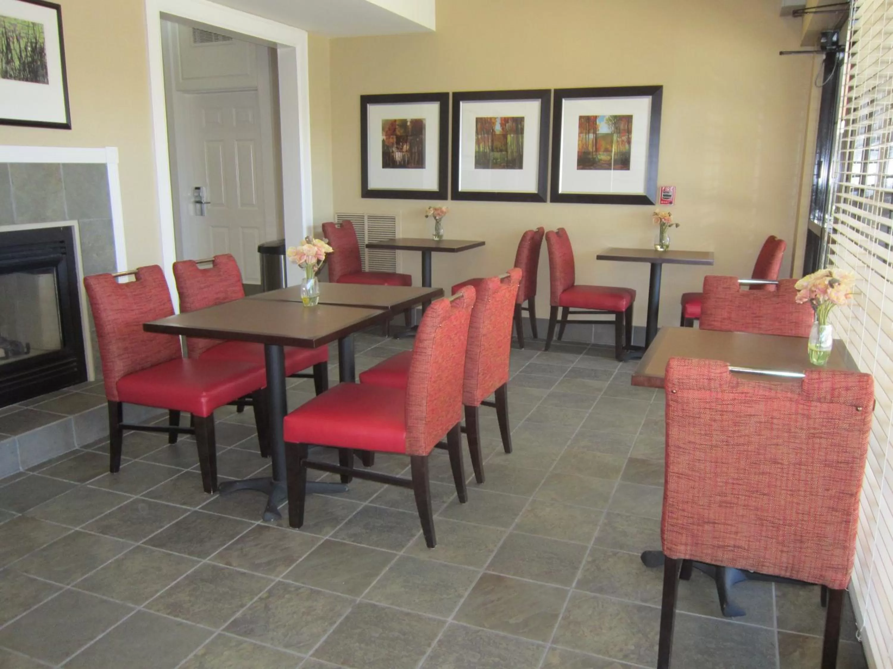 Lounge or bar in Extended Stay America Suites - Fayetteville - Fort Bragg