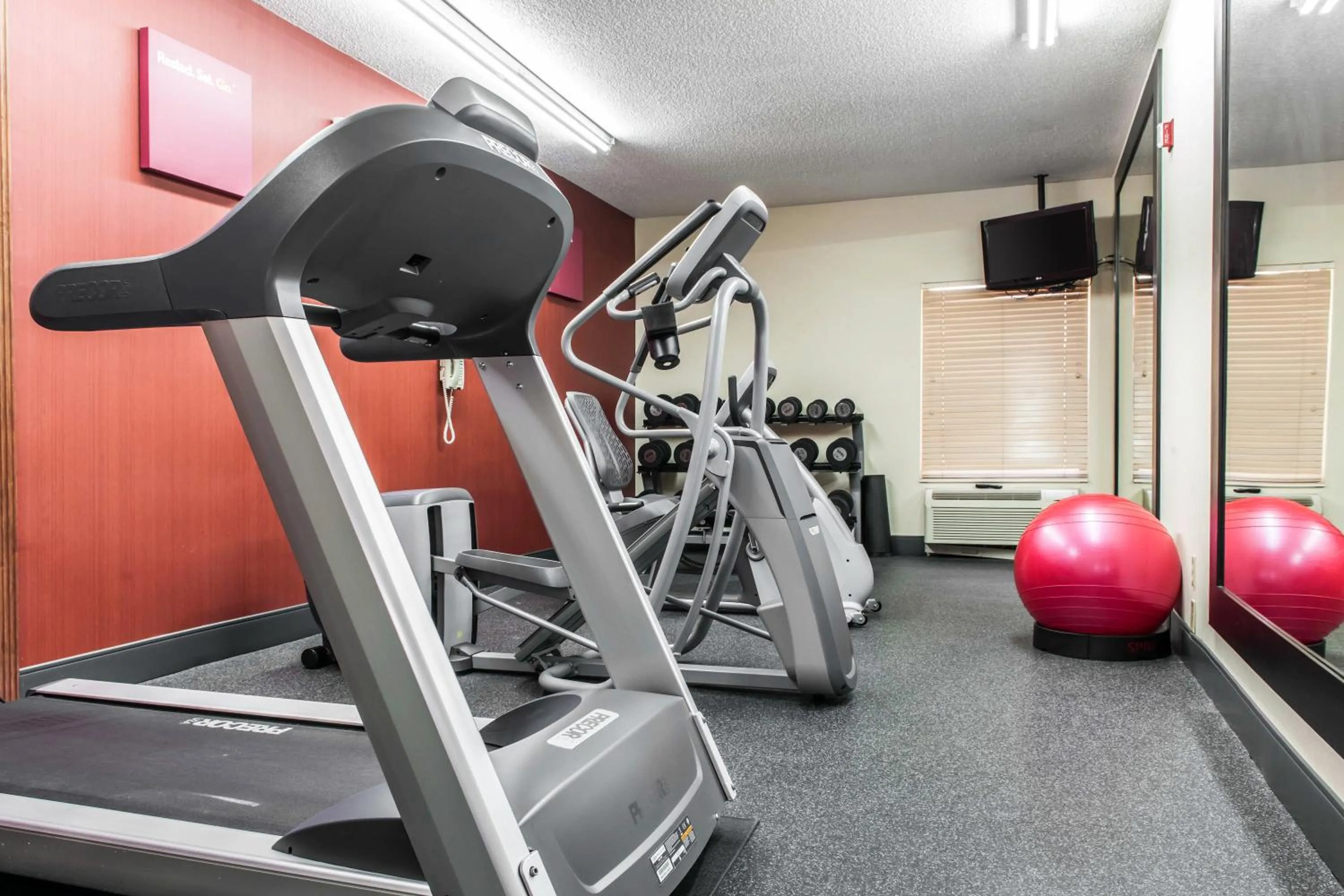 Fitness centre/facilities in Comfort Inn Blue Ash North