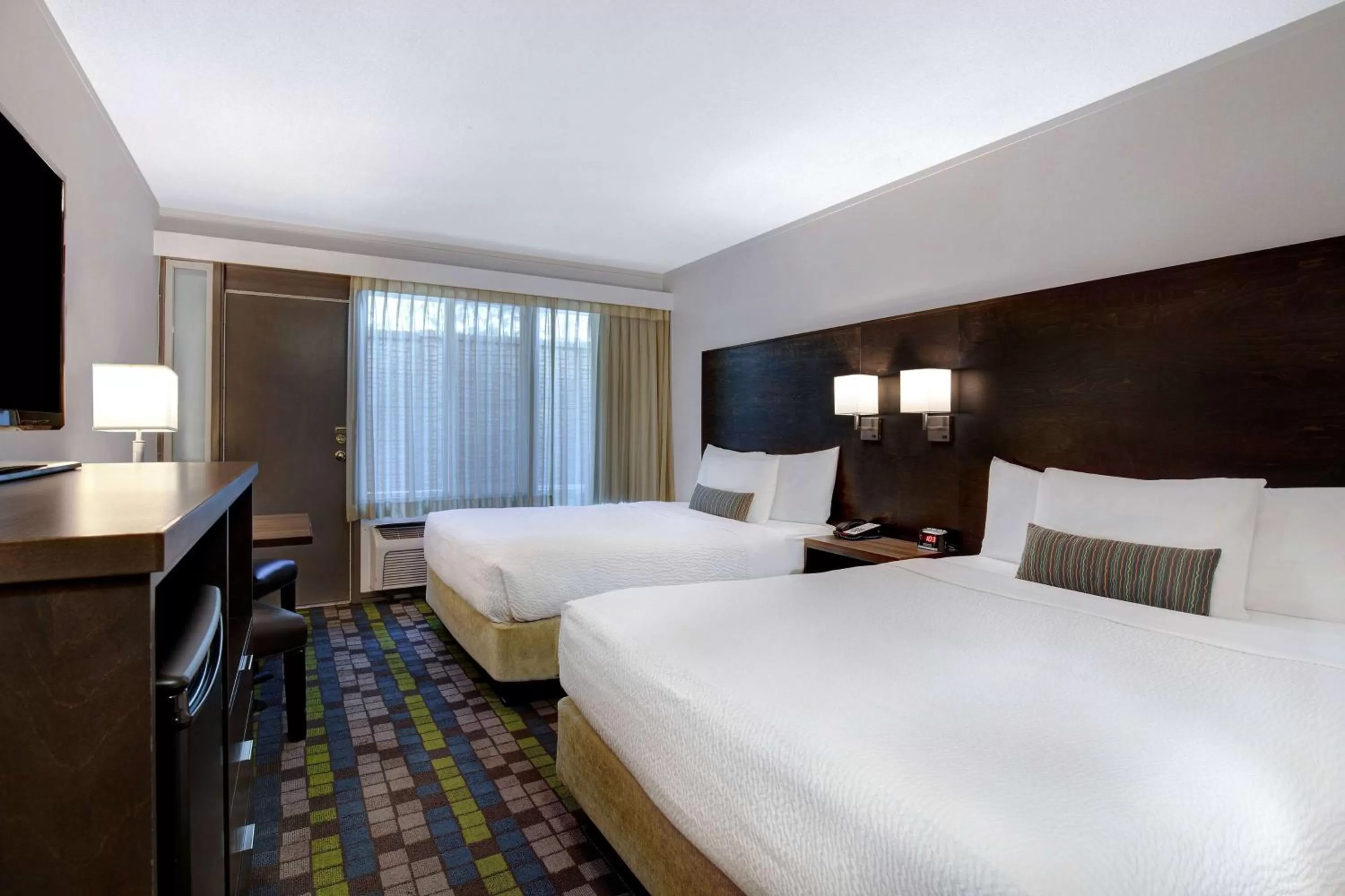 Photo of the whole room, Bed in Days Inn by Wyndham Victoria Airport Sidney