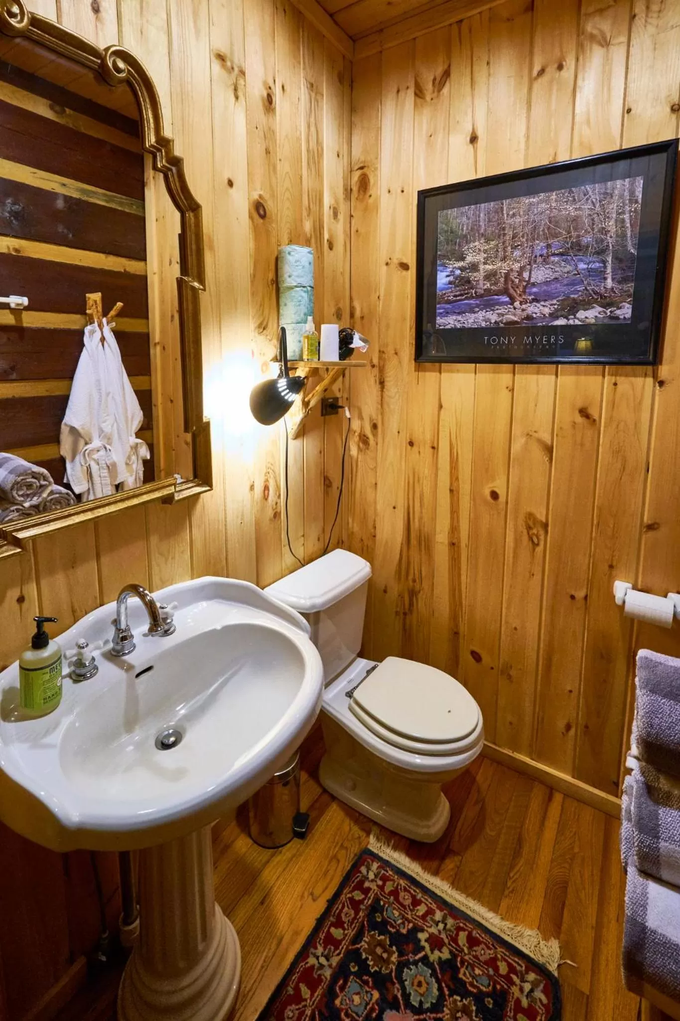 Bathroom in Creekwalk Inn Bed and Breakfast with Cabins