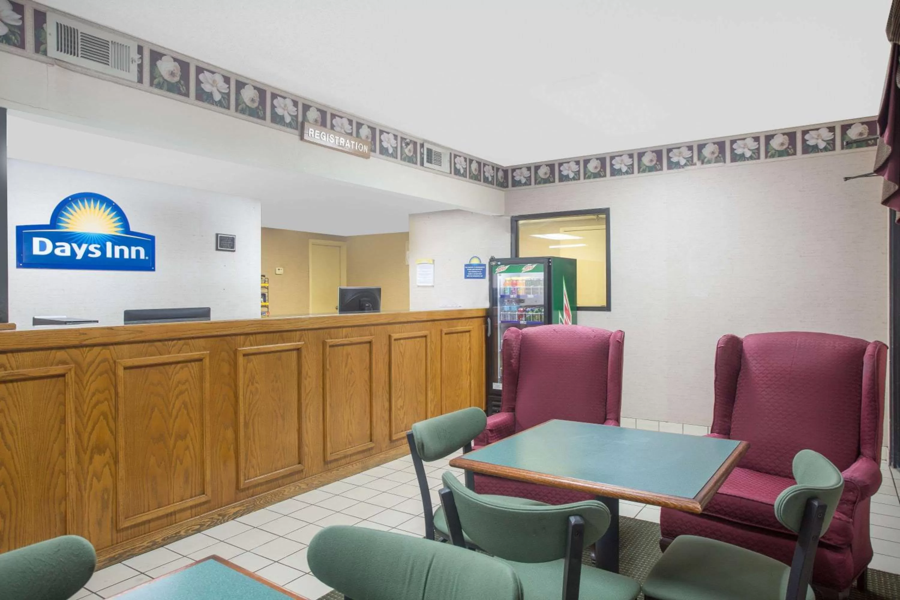 Lobby or reception in Days Inn by Wyndham Dublin GA