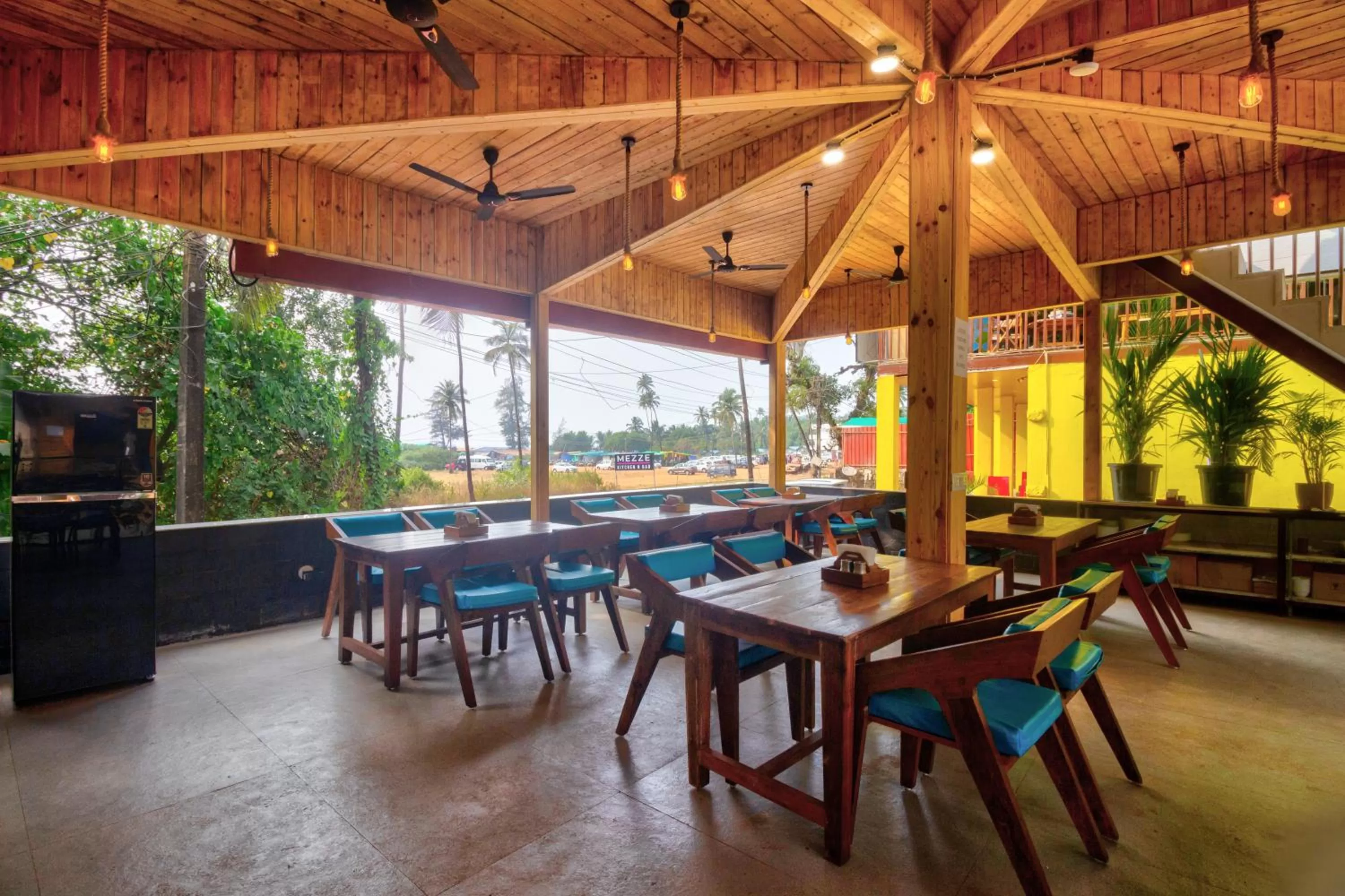 Restaurant/places to eat in Oceano Beach Resort