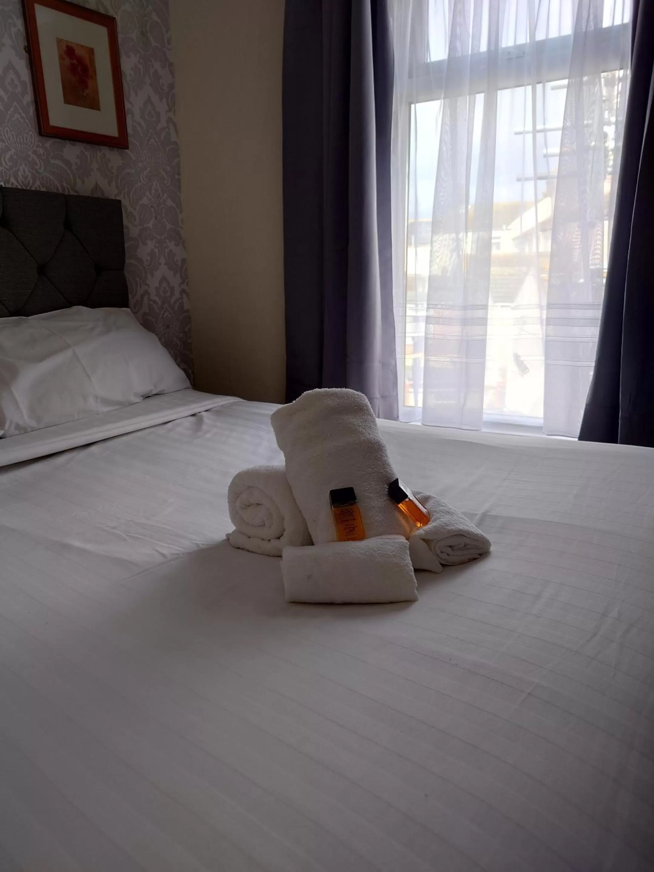 Bedroom, Bed in The Trevross