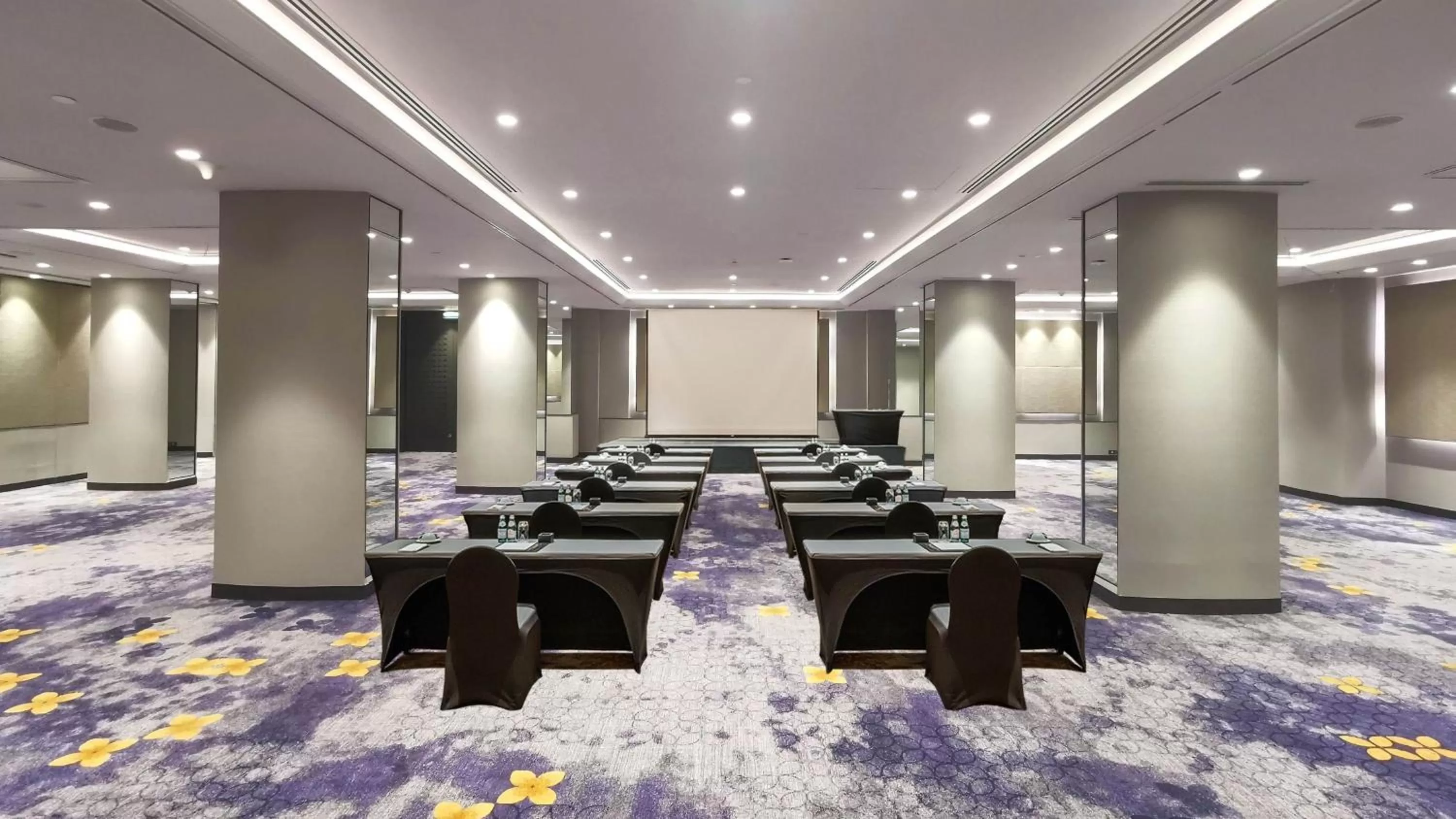 Meeting/conference room in Holiday Inn Bangkok by IHG