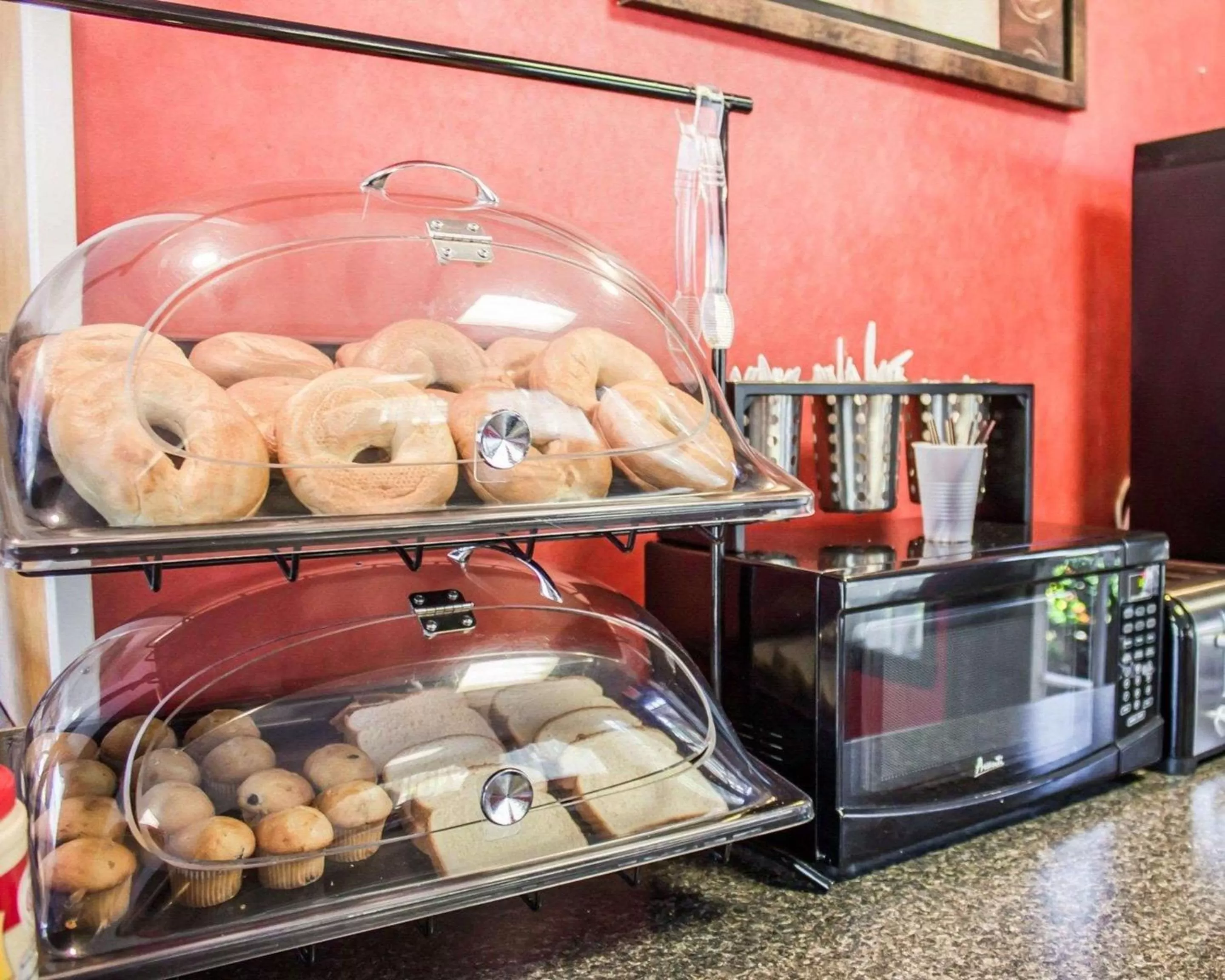 Restaurant/places to eat in Rodeway Inn Huntington Station - Melville