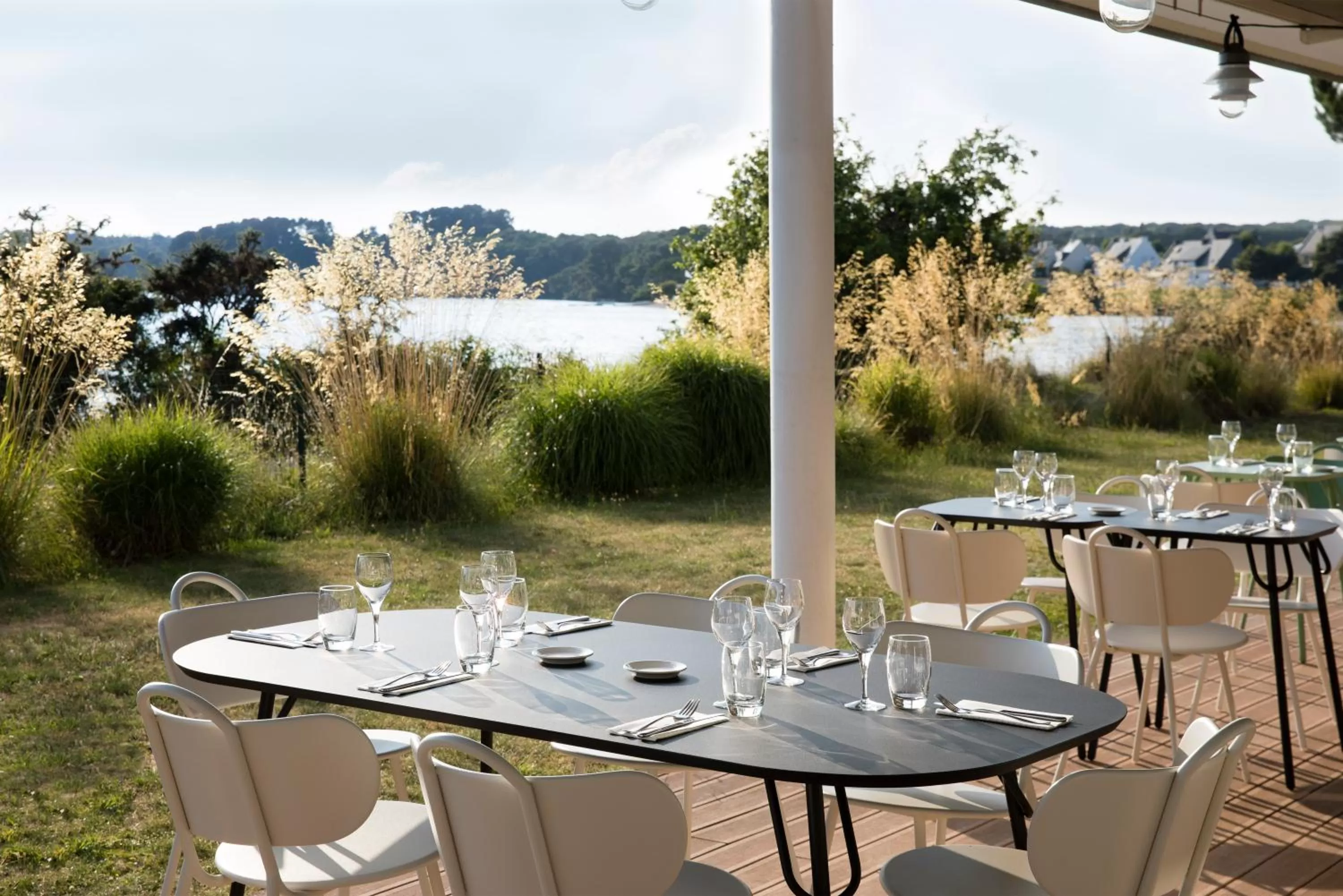 Patio in Best Western Plus Hotel les Rives du Ter