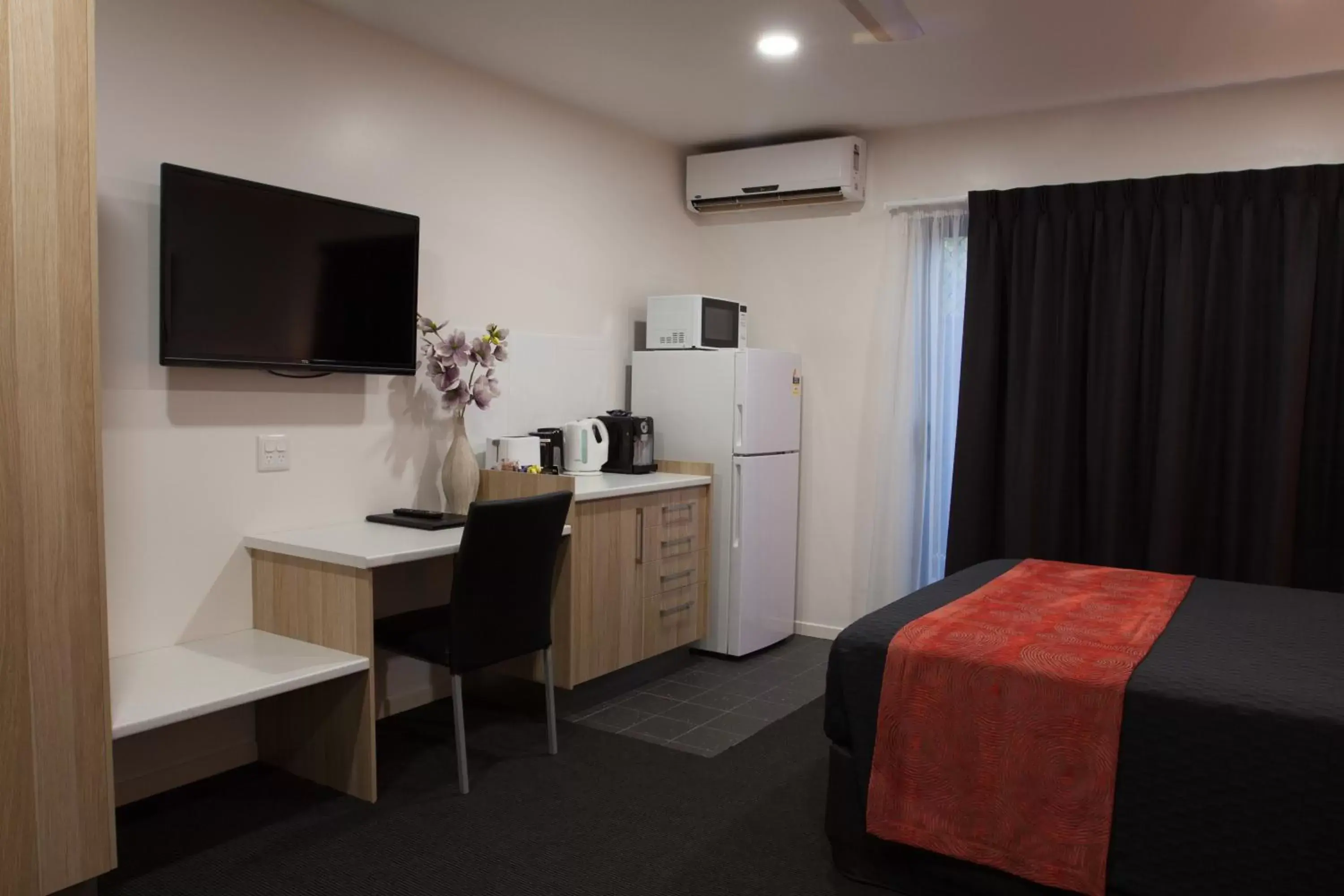 Accessible Queen Room in Abode37 Motel Emerald Accessible Queen Room in Abode37 Motel Emerald