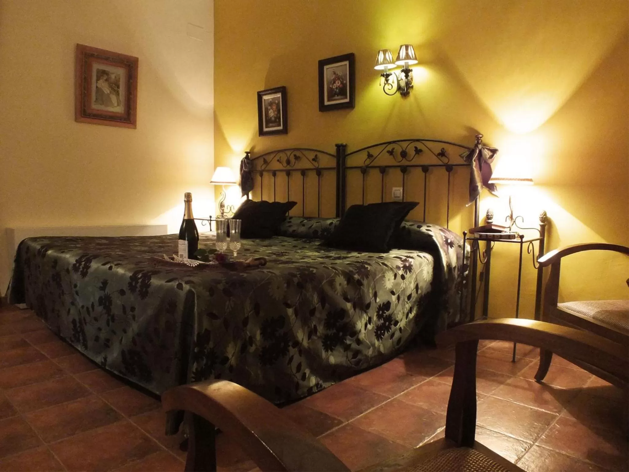 Bed in Hotel Rural Posada Los Caballeros