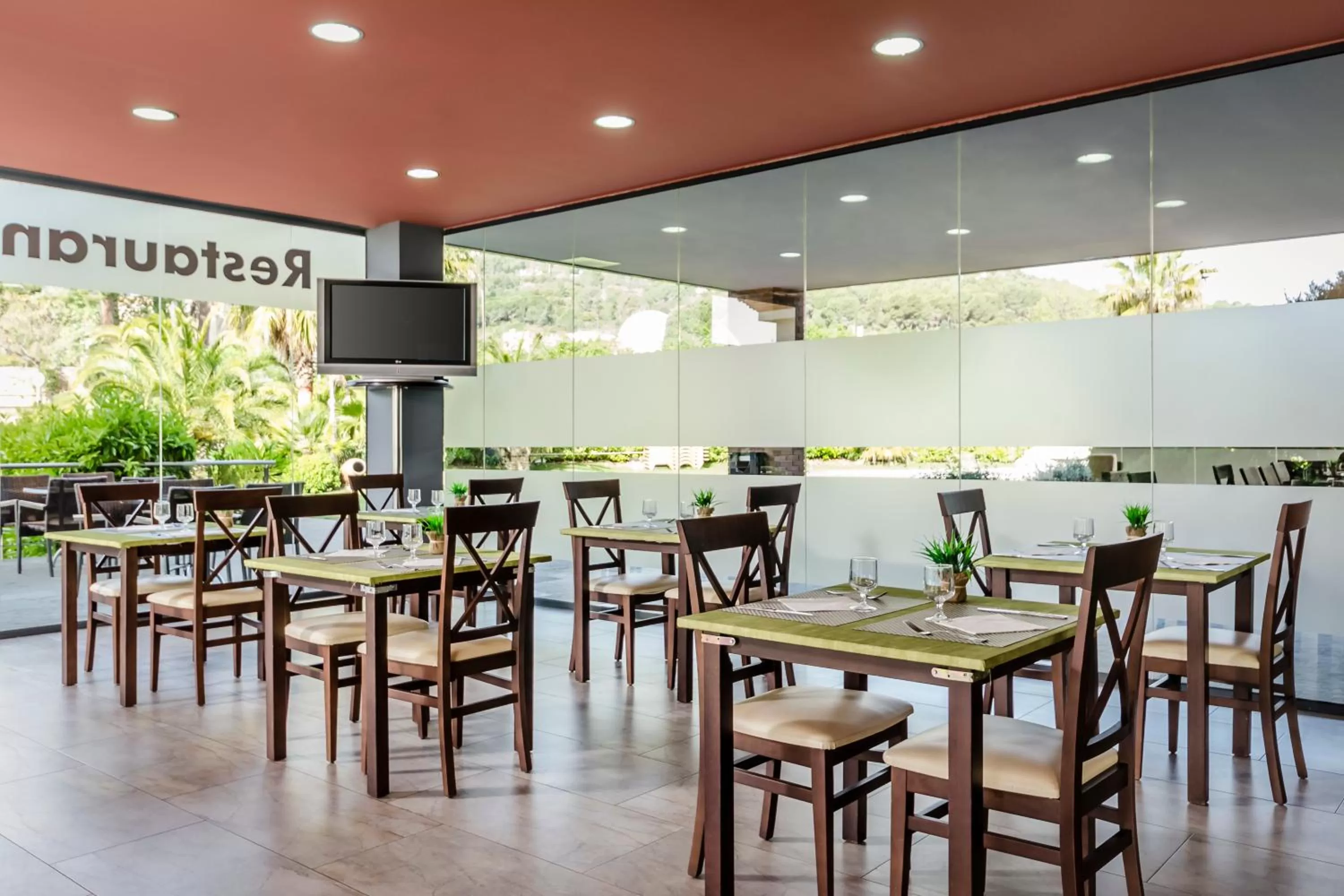 Restaurant/places to eat in Crisol La Selva