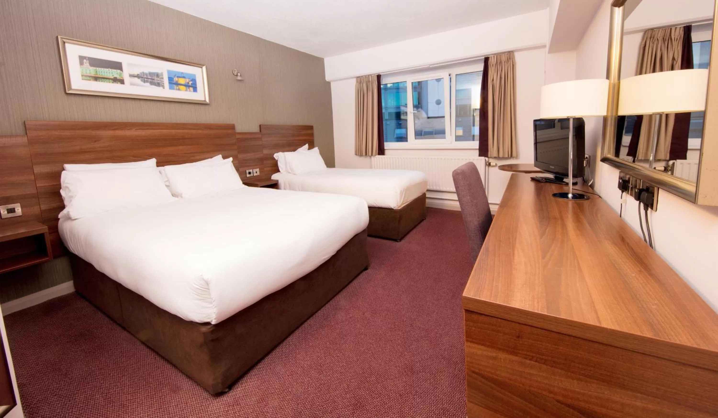 Photo of the whole room, Bed in Leonardo Hotel Cork