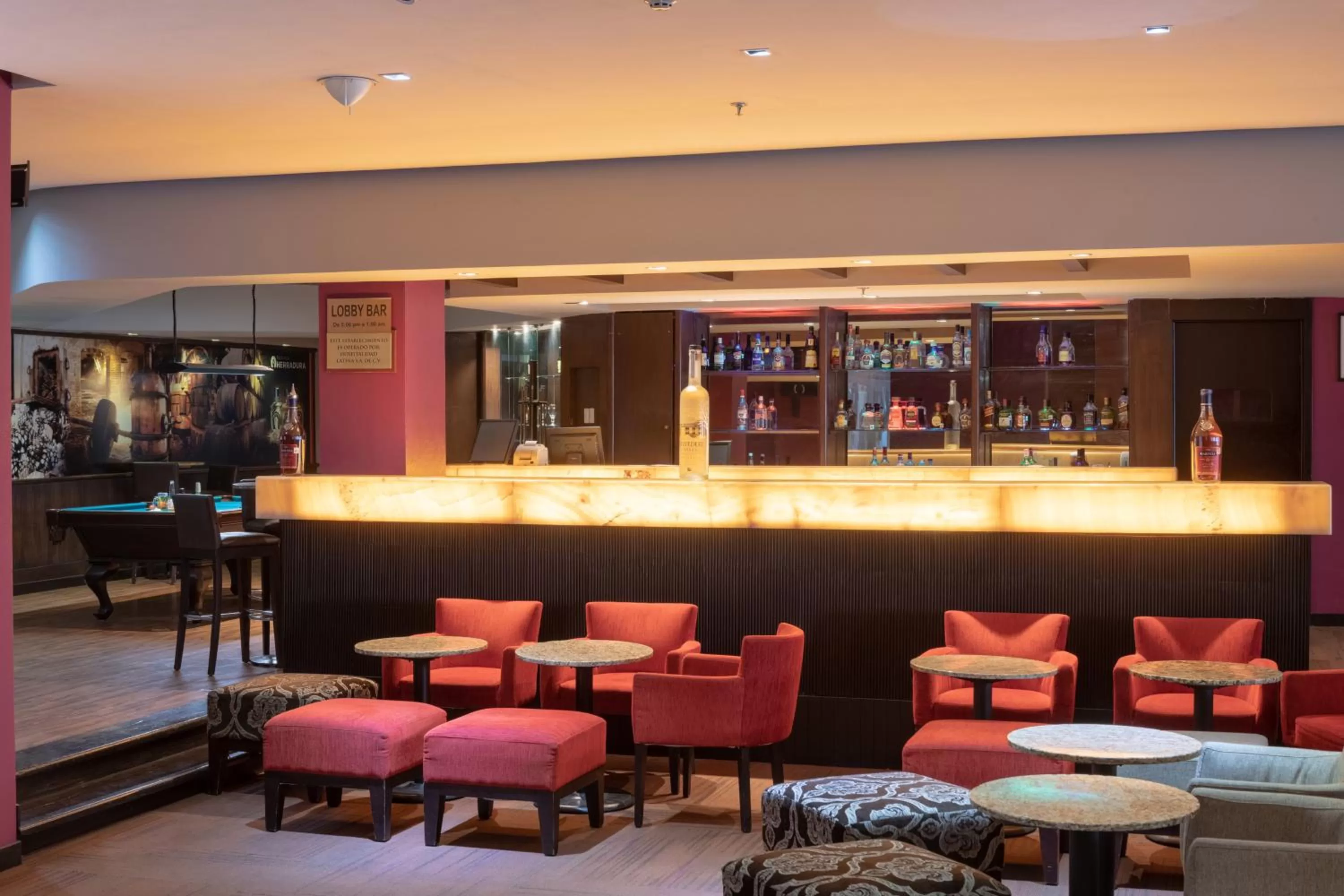Lounge or bar in Holiday Inn Guadalajara Expo Plaza del Sol by IHG